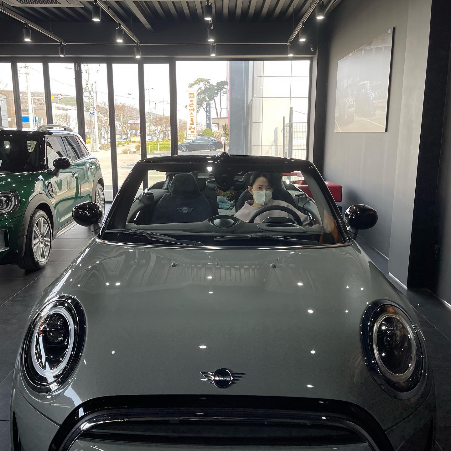 도이의 #첫차 계약
#minicooper #미니3도어s 로 계약
일단 s클래스 풀옵션과 마이너 옵션 모두 계약
기다리는 일만 남았다
미니는 출고기간이 그리 길지 않아 좋네