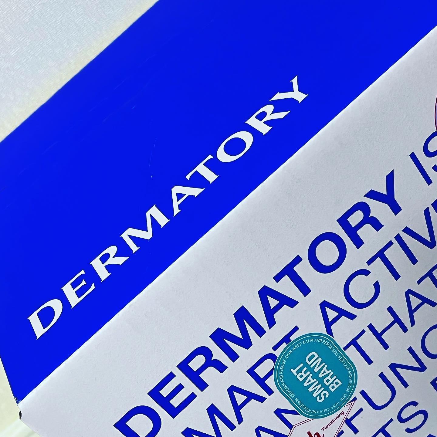 더마토리 시카 거즈 패드 품평회 🧾
dermatory➰albachunkuk 

정착 못하고 유목 생활하는 사람이었는데 정착탬 되어버린
' 더마토리 시카 거즈 패드 '
더마토리 오천만 알 바 진정한 리뷰단으로서 일단 14일 챌린지 프로그램과 새로운 경험을 할 수 있어서 너무 좋았슴다 😚😚

품평회가 끝나고서 봄맞이 선물처럼 왕창 준비해 주신 클리오 본사 직원분들,,, 눈물납니다 감동이에요 🥺😢🤍

더군다나 패드 자체가 자극적이지도 않고 에센스 용량은 더 넉넉하게 리뉴얼 돼서 수분감과 진정에 효과 굳굳이라 더마토리 시카 패드 완전 추천 👍🏻👏🏻
🖤

#dermatory #더마토리 #더마토리시카거즈패드 #진정장벽패드 #올리브영추천템 #토너패드 #시카패드 #진정패드 #닦토 #알바천국 #오천만알바 #진정한리뷰단 #오천만알바프로젝트 #서울숲 #서울 #리뷰 #ootd #셀피 #일상 #selfie #selsta