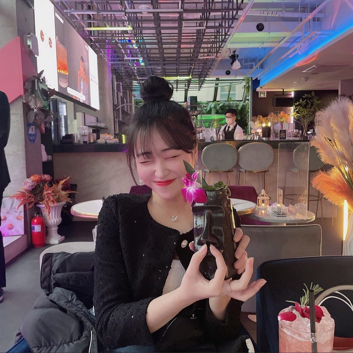 #청담 에서 주사맞고, 바로 데일리청담 가서 놀면 내 금요일 깔끔하게 끝💓
붓기나 이런 거 심하지 않아서 바로 놀 수 있어서 좋다,, ෆ

#리프팅주사 #탄력주사 #청담피부과 #압구정피부과 #실리프팅 #이마필러 #필러맛집 #신현섭원장님