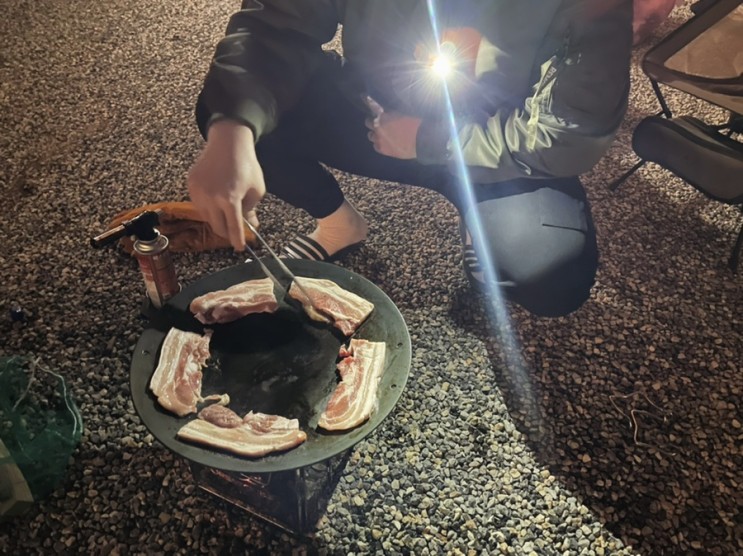 작지만 강한 필수 캠핑용품!! 코만도 헤드랜턴 우벤 H3 :)