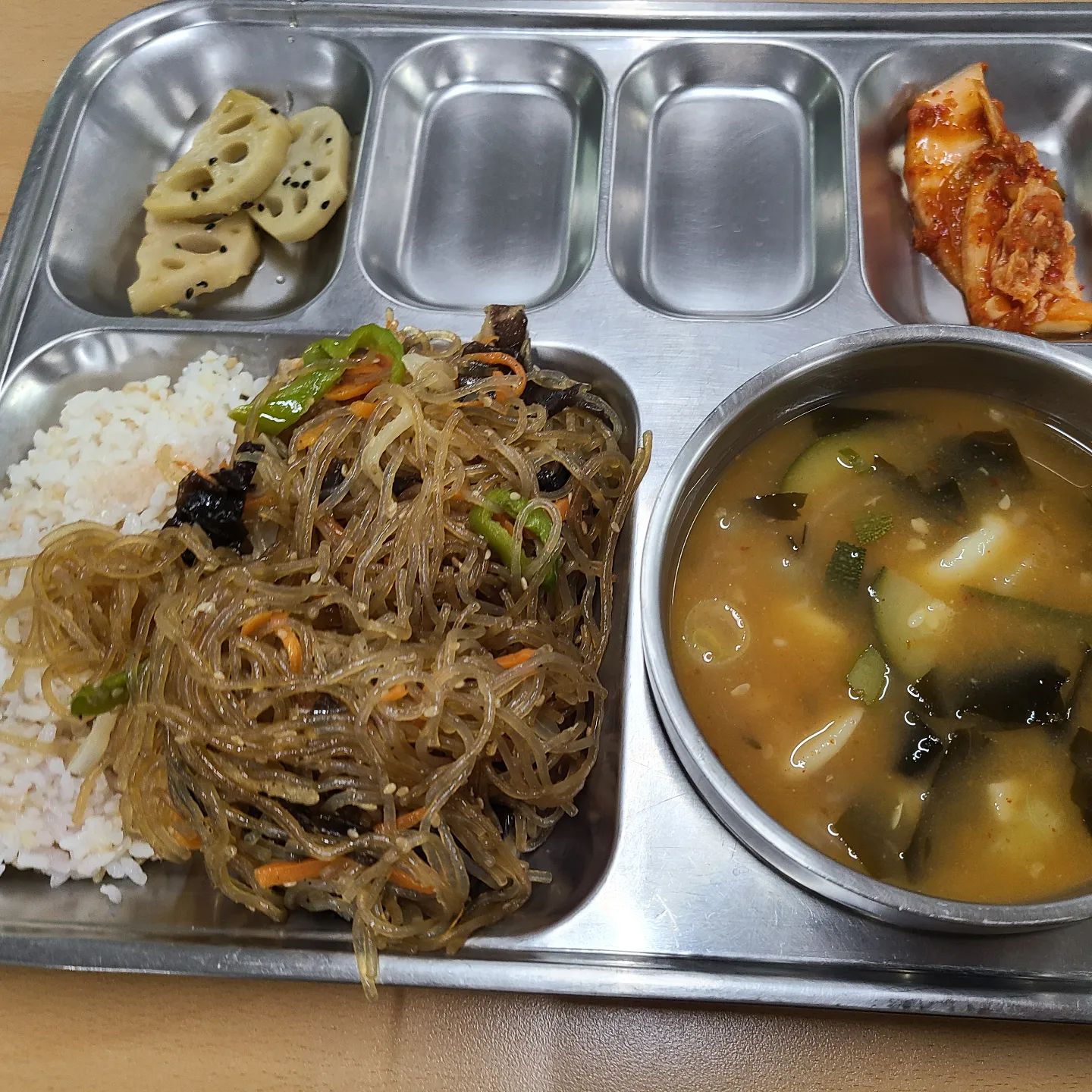#로이비수퍼빈 #livetogether
주1회 고기 없는 날 보내보기
고기 없는 수요일
