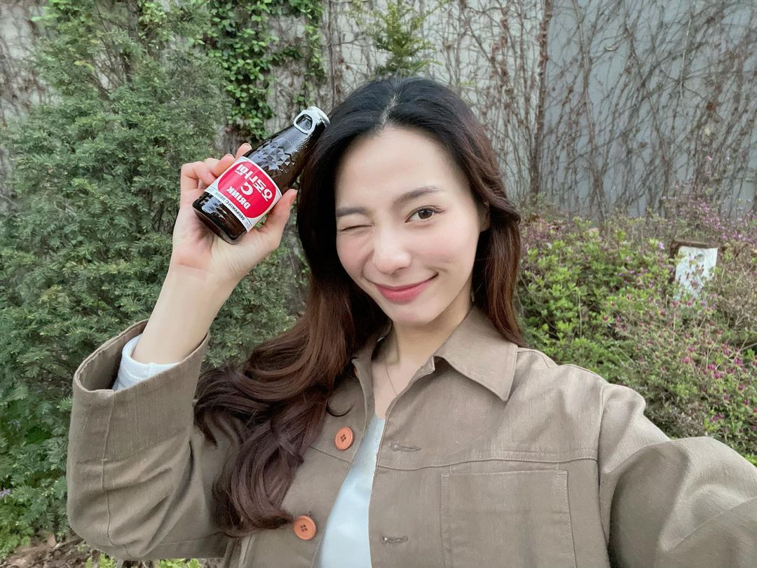 뷰티 크리에이터 모델 _ 뽀아뽀🇰🇷 on Instagram: “머리부터 발끝까지 #오로나민C #이벤트 오후5시쯤 피로도 극상승시간오로나민C⭐️ #씨쁠콘테스트 #협찬”