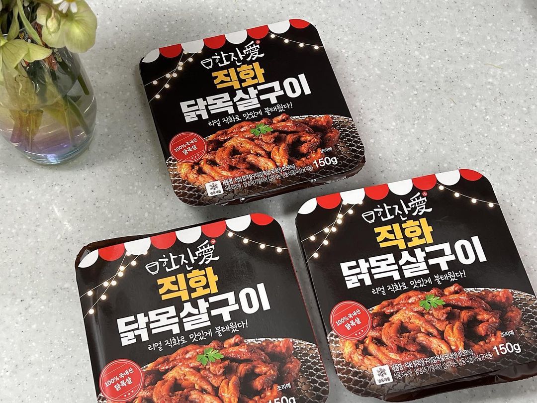 쭈아 on Instagram: “#협찬 닭요리 안좋아하는 사람 없죠? 한잔애 냉동안주인 직화 닭목살구이 드셔보셨나요? 한마리에 딱 한 점! 쫄깃하면서도 맛있는 식감에 직화로 맛을 내 매콤매콤 맛