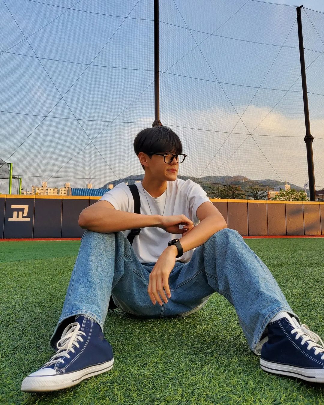 𝙆𝙮𝙤 𝙃𝙤𝙣𝙜 | 교홍 🇰🇷 on Instagram: “@vintagezet 에서 반스와 컨버스를 선물 받았습니다! 빈티지이지만 상태가 새것처럼 좋아요! 항상 살균세탁을 하여 위생적이고 가격이 되게 저