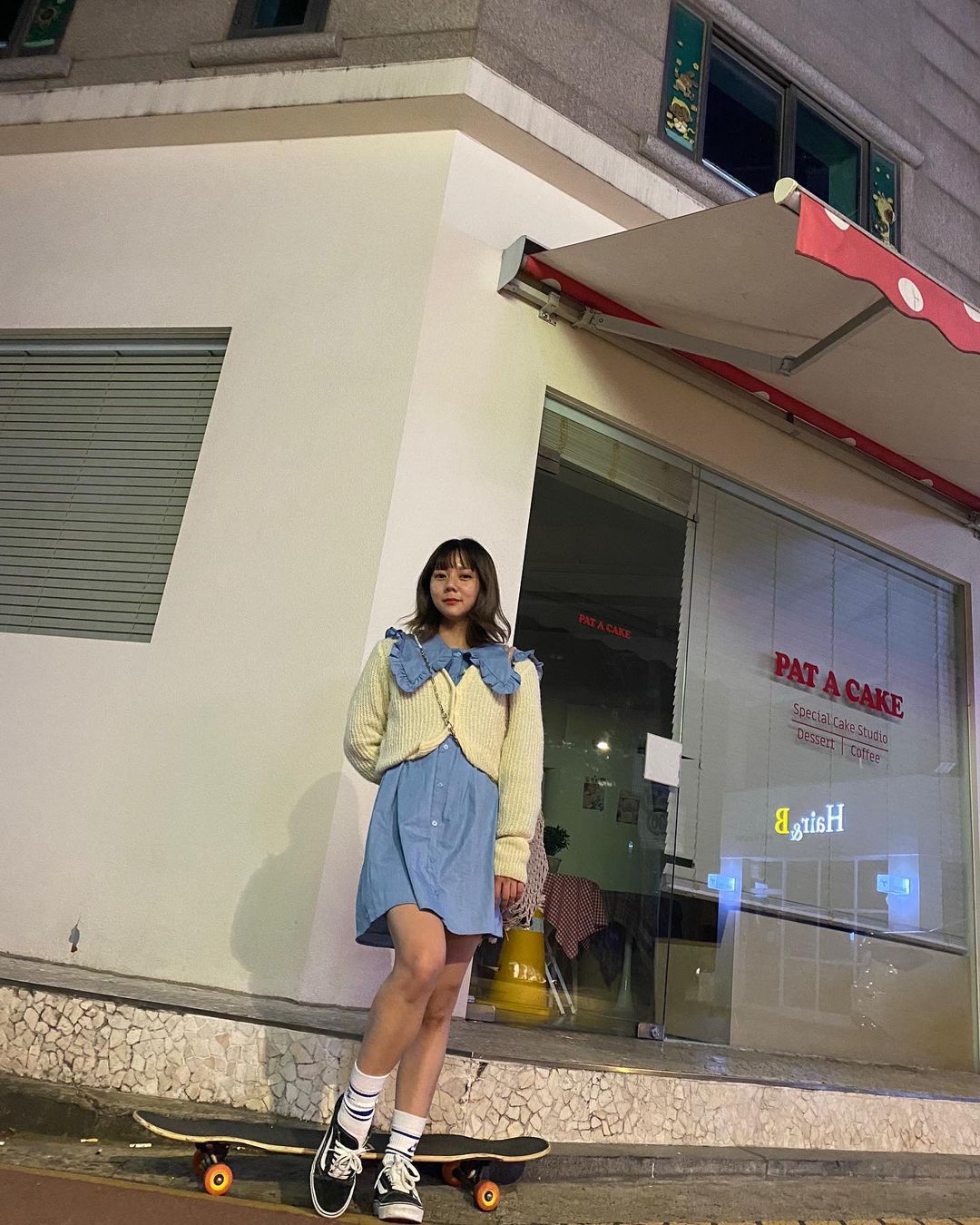 Jinny_(지현) on Instagram: “#협찬 @vintagezet 에서 반스+컨버스 을 선물🎁주셨어용 진짜 빈티지 상태가 너무 좋아서! 새신발인줄 알았어요!! 항상 살균세탁 하여 엄청 위생적이고 착한가격로 신