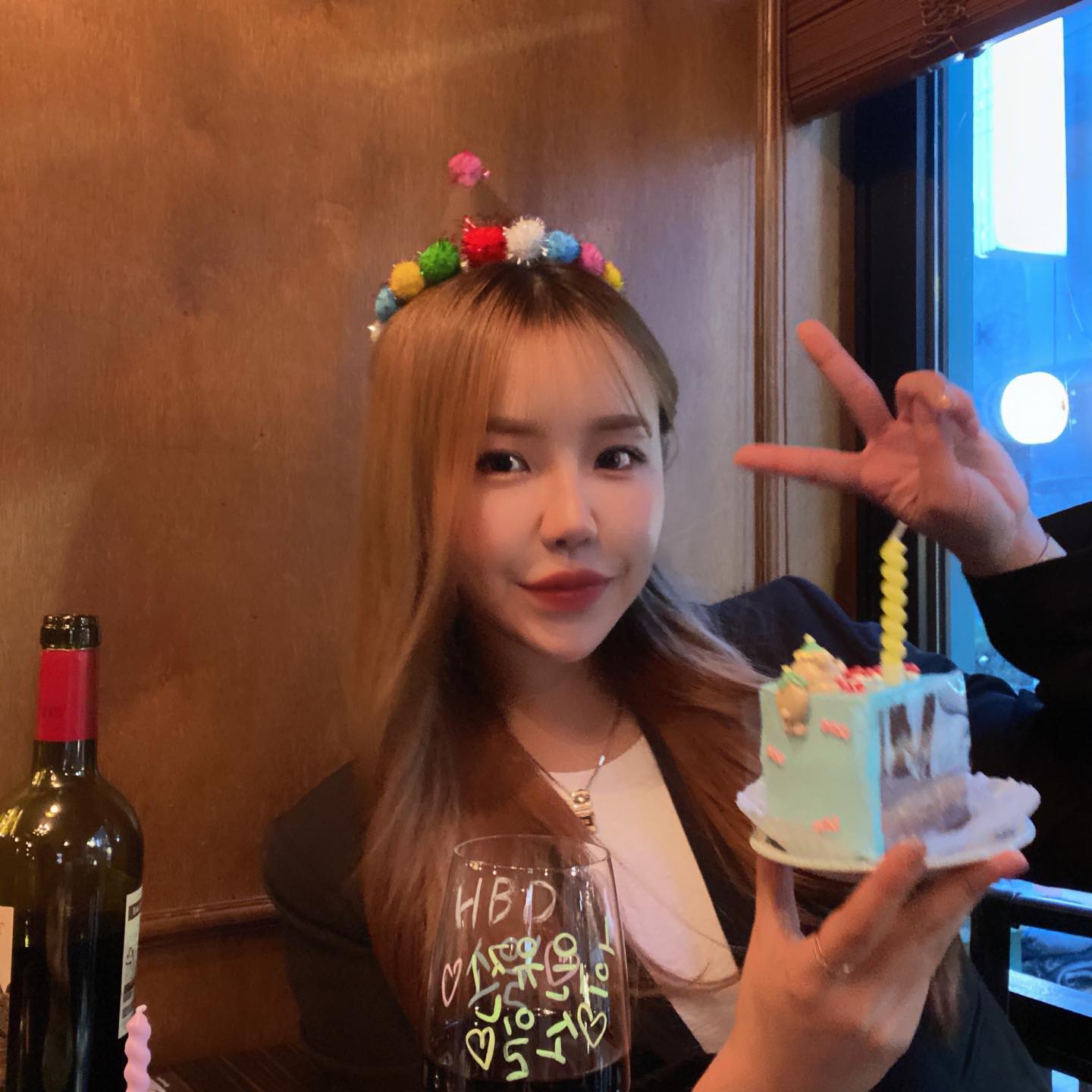 30살 잊을수 없는 너무 행복한 생일이였다 
앞으로도 주변 사람들한테 더 더욱 잘해야겠다
초를 불때 마다 한가지 소원만 계속 이루어 지기를 빌었는데 
나와 내주변 사람들 모두 행복한 일들만, 전부 잘 됬으면 좋겠다🙏🏻🧡