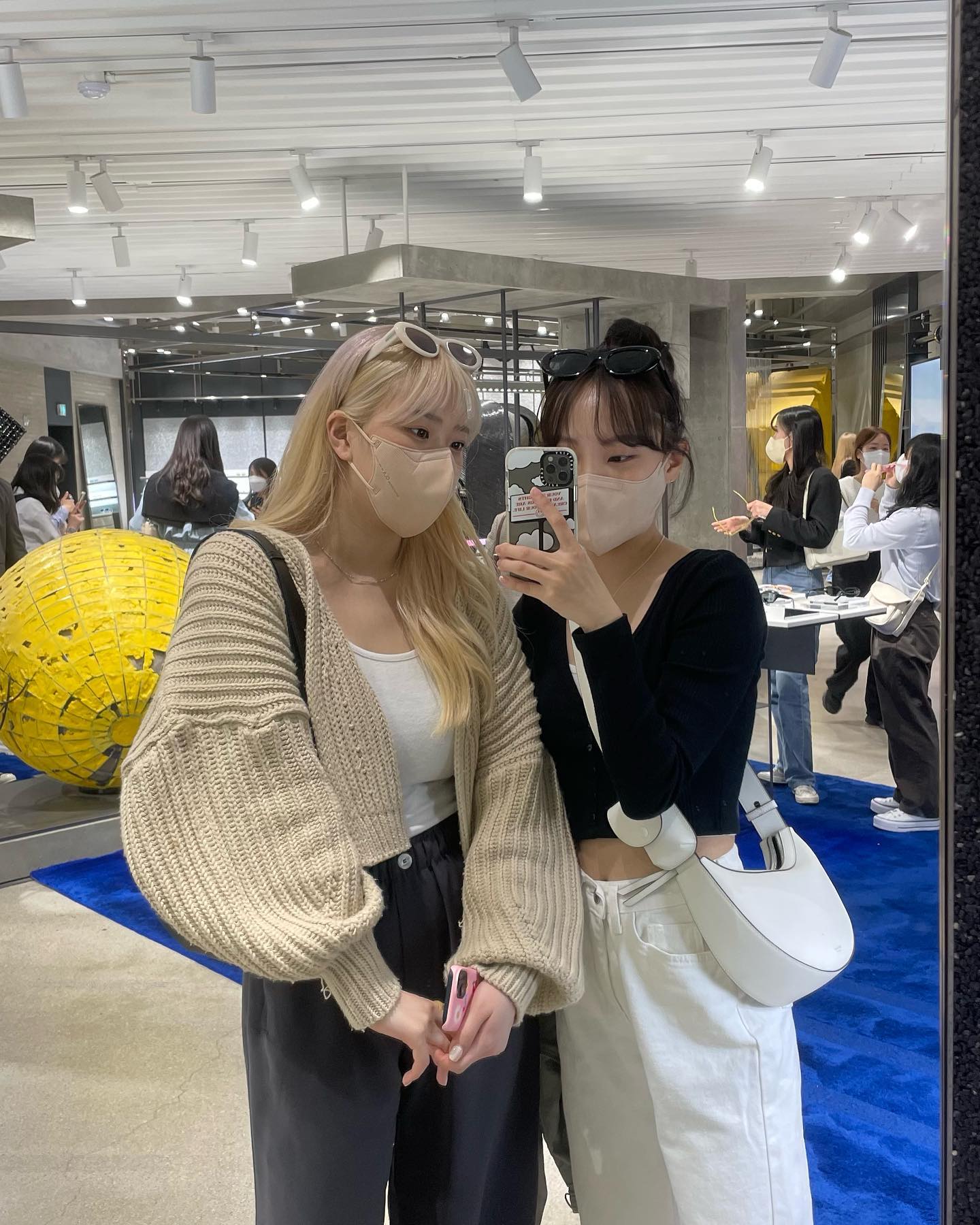 마지막은 김서연이 시켜서 한 제니 화보 따라하기 ..