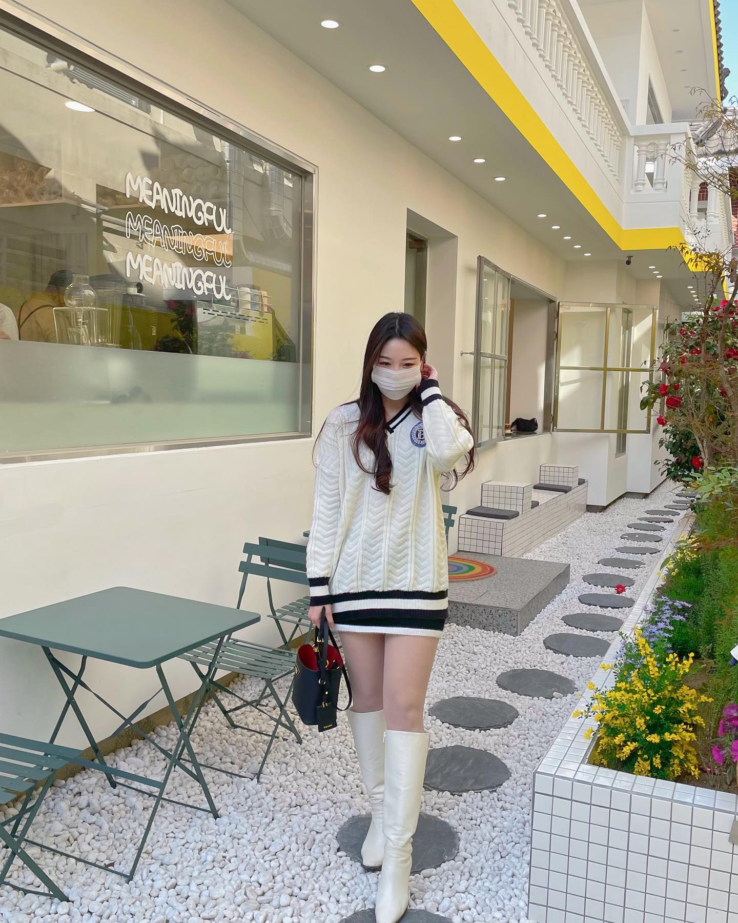 오랜만에 해리단길 데이트 ◡̈
그리고 취향저격 신상 카페 발견 💛
크로플도 넘 맛잇구 카페 곳곳에 포토존도 많아서
조만간 핫플 될 거 같댜 ㅎㅎㅎ