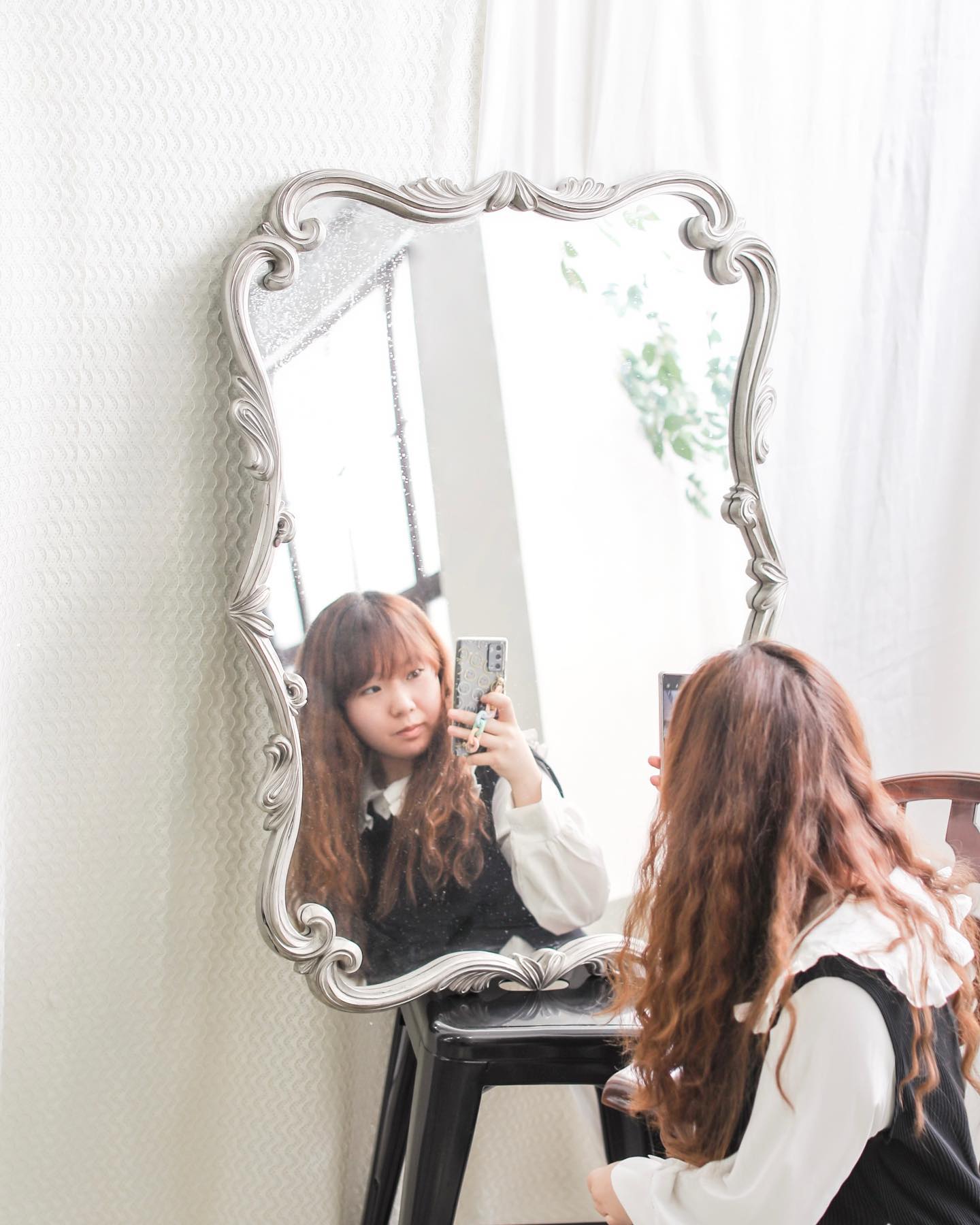 #생존신고
.
.
뭔 자신감으로 생얼 of 생얼 
포트레이쳐 만세🙆🏻‍♀️
.
.
#거울닦자 
#photoby하유라잌댓
#다이어트는포토샵이지