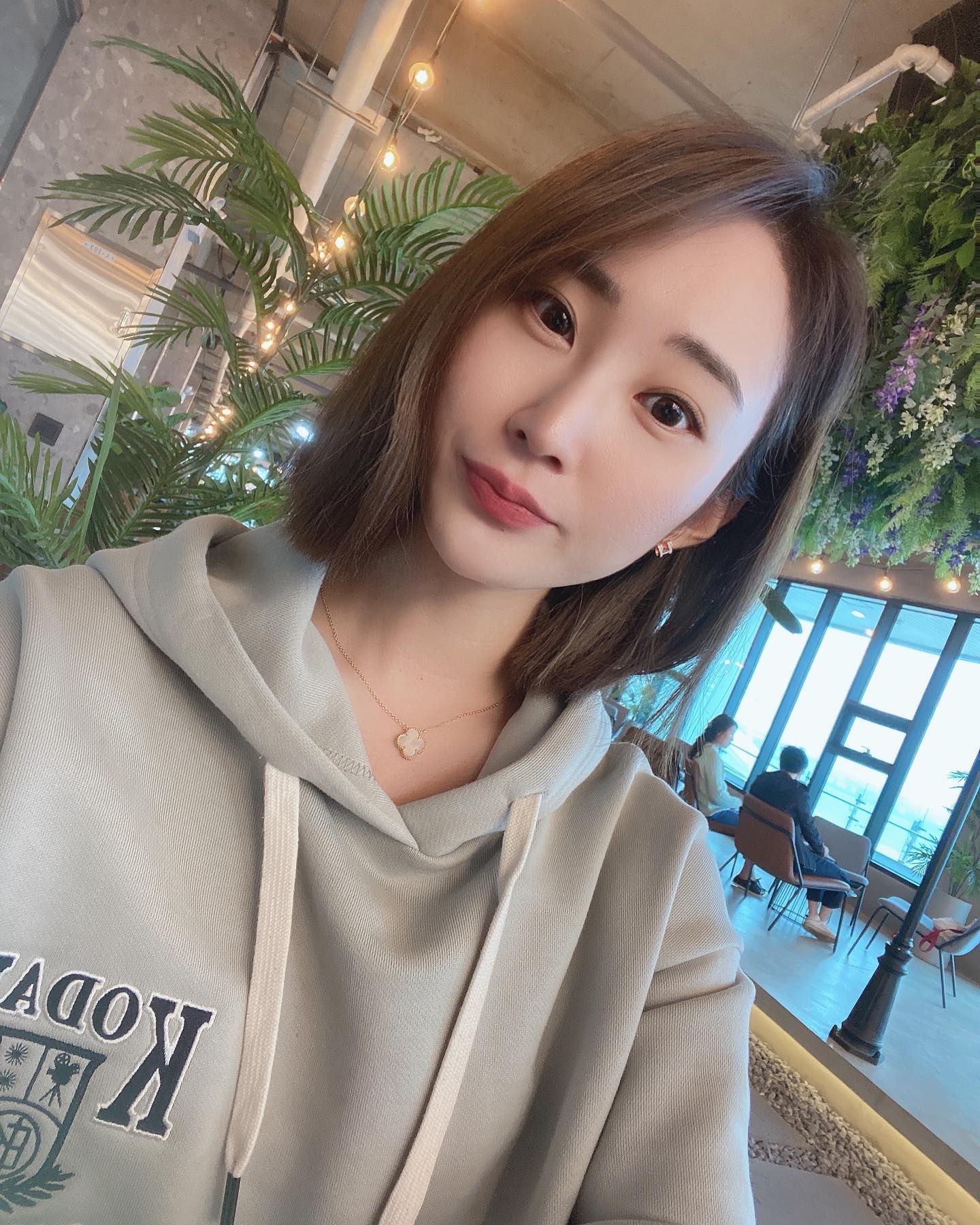 #협찬
바다뷰 보면서 힐링하기🌊
2층 가로수존🌴, 3층 캠핑존⛺️
사진만 오조오억개 찍고 온날
대표빵 갈릭치즈, 단짠단짠 페퍼소세지, 폭신 팡도르
빵도 맛있고🍞🥖 분위기도 너무 좋은
여기는 #평상인제빵소
.
.
#구읍뱃터카페 #영종도뷰맛집 #영종도뷰카페 #영종도베이커리카페 #영종도카페 #영종도데이트코스 #영종도오션뷰카페 #영종도가볼만한곳 #영종도주말여행 #영종도커플여행 #영종도핫플 #영종도힐링 #평상인  #영종하늘도시 #빵스타그램 #영종도빵맛집 #빵지순례 #데이트맛집 #뷰맛집