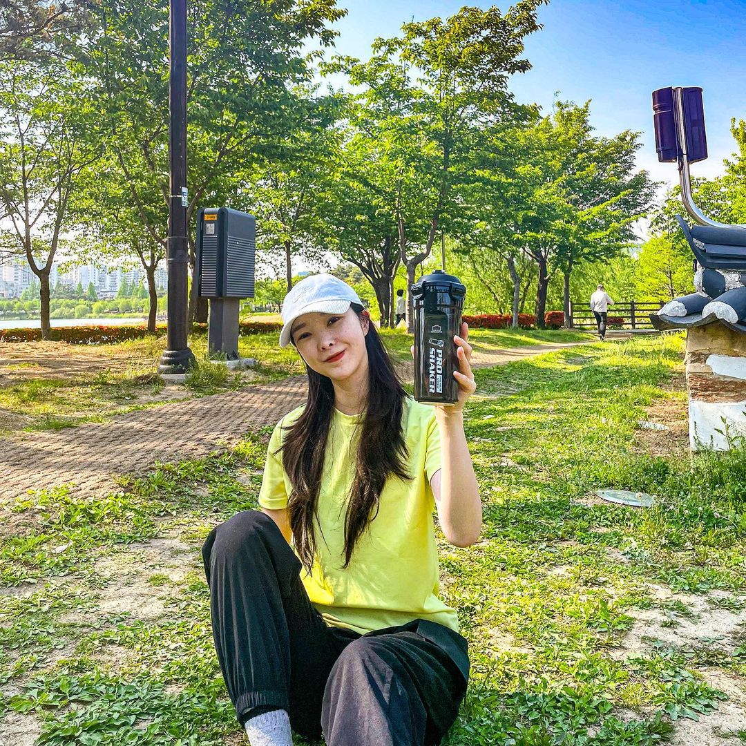 자연이 좋은 슈갱🌿 on Instagram: “이제 여름이니까 다이어트의 계절이 왔다🌞 ⠀ 단백질 먹을때 꼬옥! 필요한 #프로쉐이커 를 협찬받아 사용해봤는데 쉐킷쉐킷~ 할때마다 단 한방울도 흘리