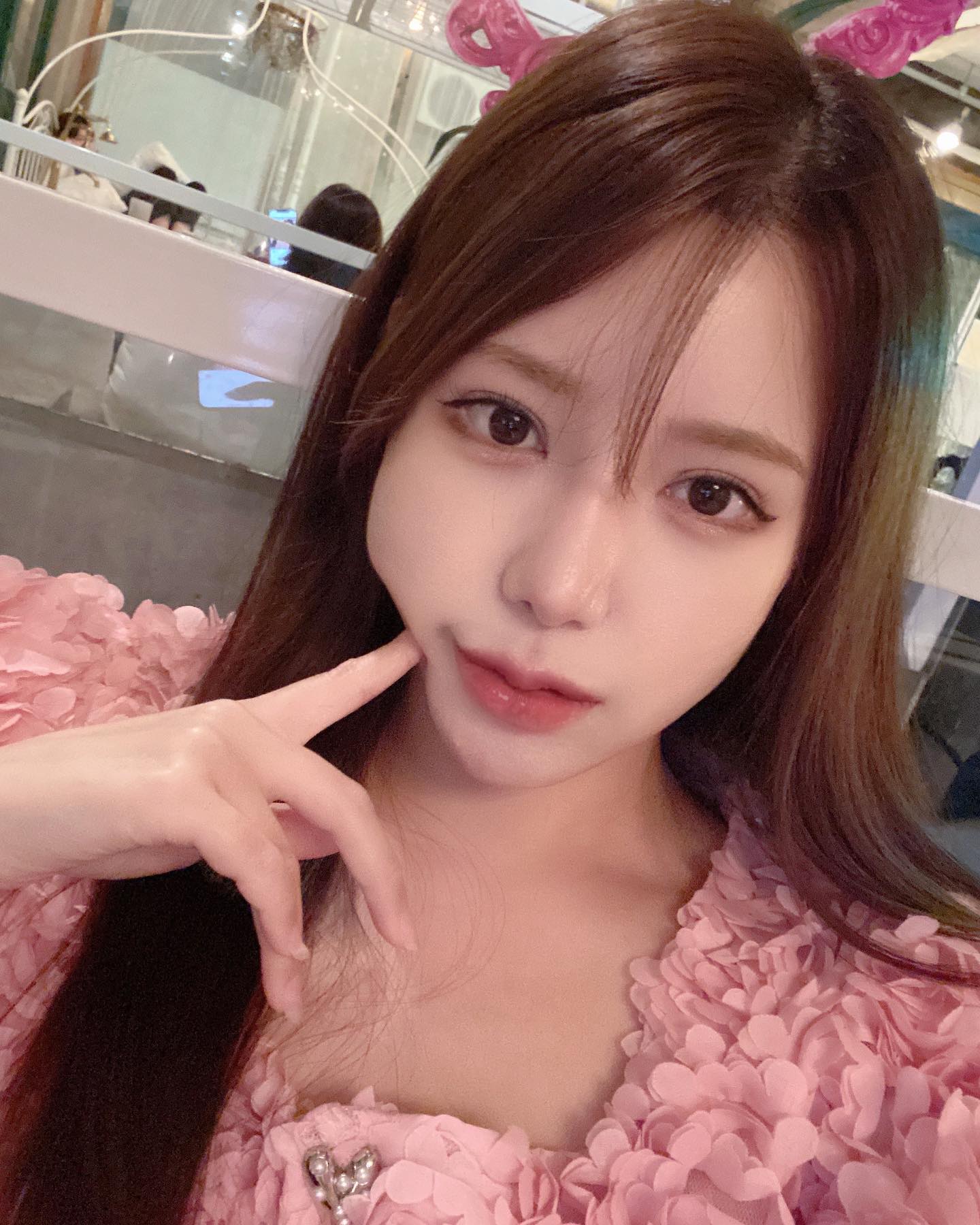 후후 요즘 피부결 엉망이라서  속땅했는뎅
라라필 받고 피부가 보들보들 해져땅 🥹
감동스러워 🤍

#유캔비성형외과 #강남역성형외과  #유캔비 #강남역피부과 #피부관리 #서울 #비타민관리 #강남피부과 #김준호원장  #신논현역성형외과 #강남역 #강남피부과 #라라필 #물광관리 #수분관리