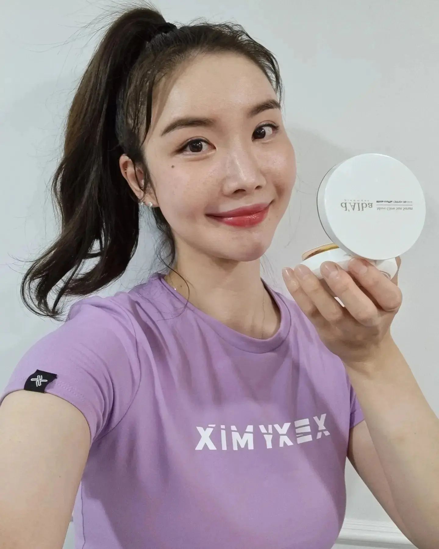 💄
#제품협찬 
선팩트도 넘 잘만드는 달바😲
팩트뿐만이 아니라 튜브, 선미스트까지 종류가 다양해서 야외활동에도 간편히 챙겨갈 수 있어요.

백탁현상 없이 정말 촉촉하게 밀착이 잘되서 외출때마다 넘 잘쓰고 있는 최애 선팩트랍니다❣

특히 운동할때 땀을 많이 흘려도 눈따가움 현상이 없어서 완전 대만족하고 있어요
+)선미스트는 쿨링효과까지 있어서 스포츠 활동시 쓰기  넘 좋아요👍

까다로운 이탈리아 v라벨 인증은 물론이고 민감성 피부 사용 적합 저자극 테스트까지 완료한 선팩트답게 순한 사용감도 함께 느껴볼 수 있답니다.

저는 올 여름은 착한 달바선팩트와 쭈욱 함께 보낼예정이랍니다 ❤ 

#달바선세럼팩트 #달바선팩트 #선팩트 #달바선세럼 #선세럼 #달바선크림 #선크림 #달바선미스트 #선미스트
#선팩트추천 #선세럼추천 #선크림추천 #비건 #비건선세럼 #비건선크림 #골프선크림 #선스프레이 #콜라겐선세럼