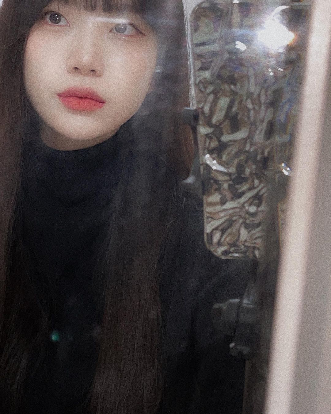 김지연 on Instagram: “#협찬 PRESS THE SHUTTER CHALLENGE💥 저번에 섀도우 팔레트 소개해드렸던 하킷에서 립스틱이 출시되었어요 ! 부드러운 발림성에 컬러는 어쩜 이렇게 잘 뽑았는지 !