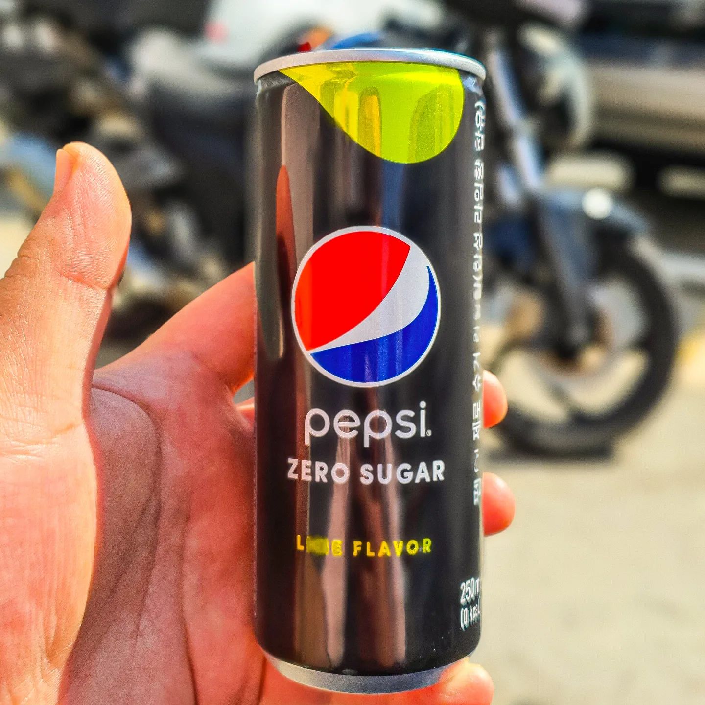 🥤펩시제로 개존맛😊🥤

유일하게 코카콜라를 이겼다👍👍
은은한 라임향 최고😆

.

.

.

.

.

.

#먹스타그램 #맛스타그램 #푸드스타그램 #먹부림 #맛집수집 #맛집수집가 #맛집탐방그램 #펩시 #펩시콜라 #콜라 #콜라리뷰 #펩시콜라제로 #제로콜라 #펩시제로 #펩시제로슈거 #라임향 #코카콜라 #킹시 #혐시 #펩시제로리뷰 #제로콜라리뷰 #먹팔 #먹팔맞팔
