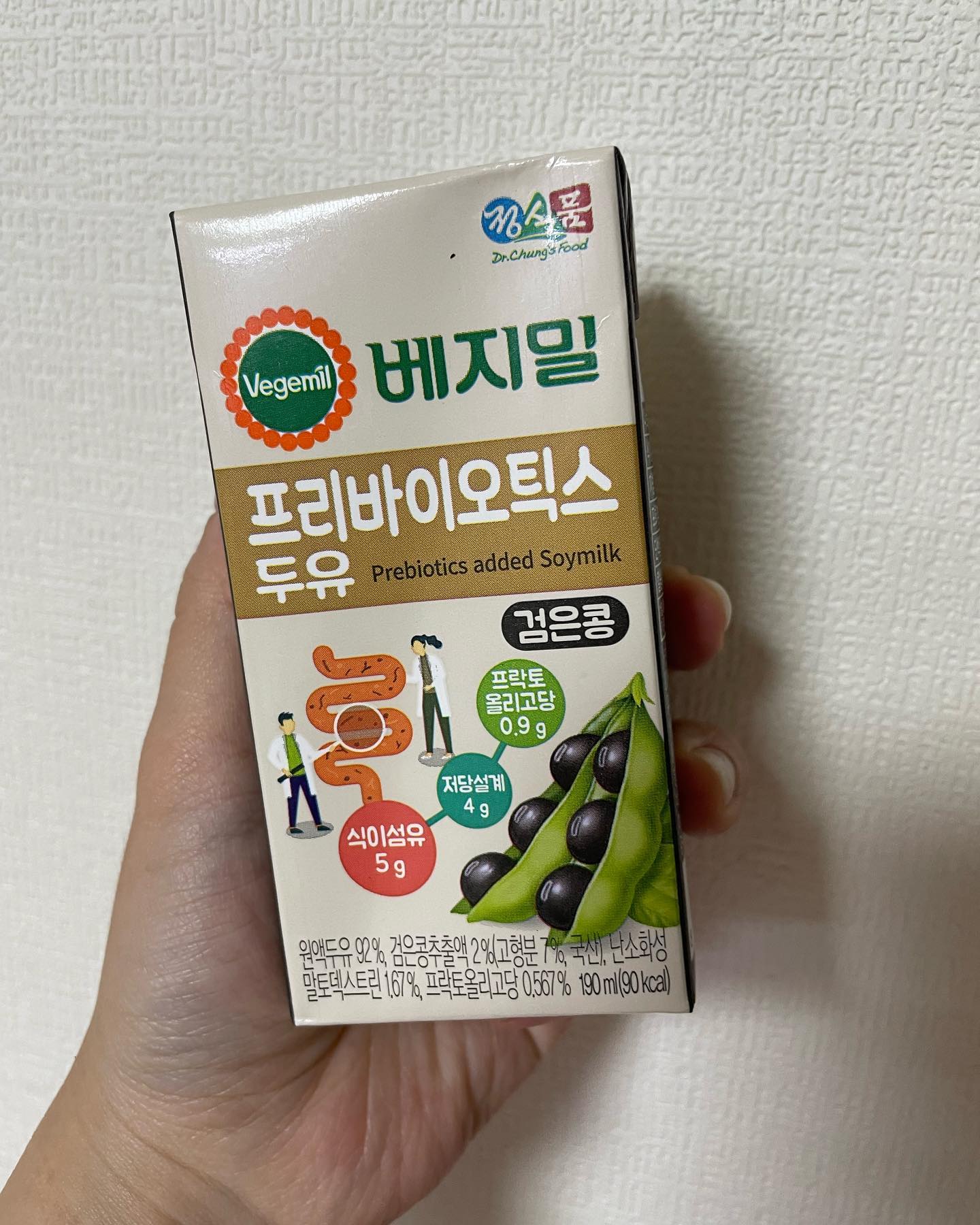 #협찬
<엄선에서 시식한 베지밀 프리바이오틱스 두유 후기>
-
😊만족한 점
먼저 배송너무 빠르고 꼼꼼해서 좋앗어요
아침대용으로 무엇을 먹을까하다가 평소에 검은콩두유 좋아해서 먹어보았는데
맛도 물론이지만 ,, 낱개포장부터해서 용량도190ml로 아침출근길에 가방에 넣고 보관해서 챙겨먹기 좋을것같아요 흰우유보다 소화도 잘되는것같고
공복에 커피먹으면 속쓰림 느껴졋는데 확실히 덜아파요
-
🙁아쉬운 점
간편하게 먹기 딱좋은것 같아서 불편함은 없엇습니다만
환경보호에 조금더 신경써쥬세요
-
💡나만의 팁
아침 출근길에 가방에 넣고 아침대용으로 먹기에 딱임
-
#프리바이오틱스 #식물성단백질 #두유추천 #식이섬유 #식사대용 #저당두유 #베지밀 #프리바이오틱스두유  #엄선 #엄선시식# 정식품 #베지밀프리바이오틱스두유