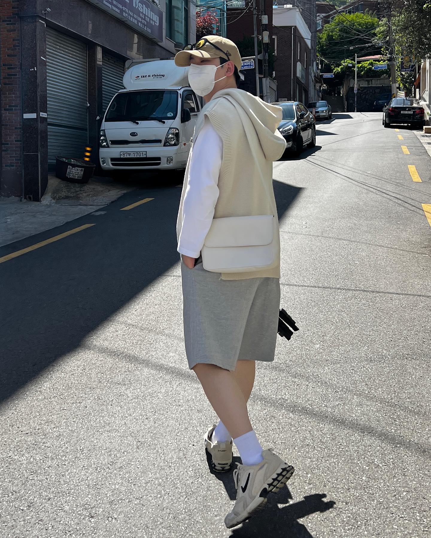 ☀️ 
 
 
 
 
 
 
 
 
 
 
 
 
 
 
 
 
 
 #반바지 #조끼 #볼캡 #선글라스 #긴팔티 #니트조끼 #후드조끼 #발목양말 #나이키스투시 #스피리돈 #한정판신발 #스니커즈 #여름코디 #여름 #여름룩 #나이키 #스투시 #트레이닝바지 #편안한옷 #꾸안꾸 #스트릿패션 #스트릿 #의류쇼핑몰