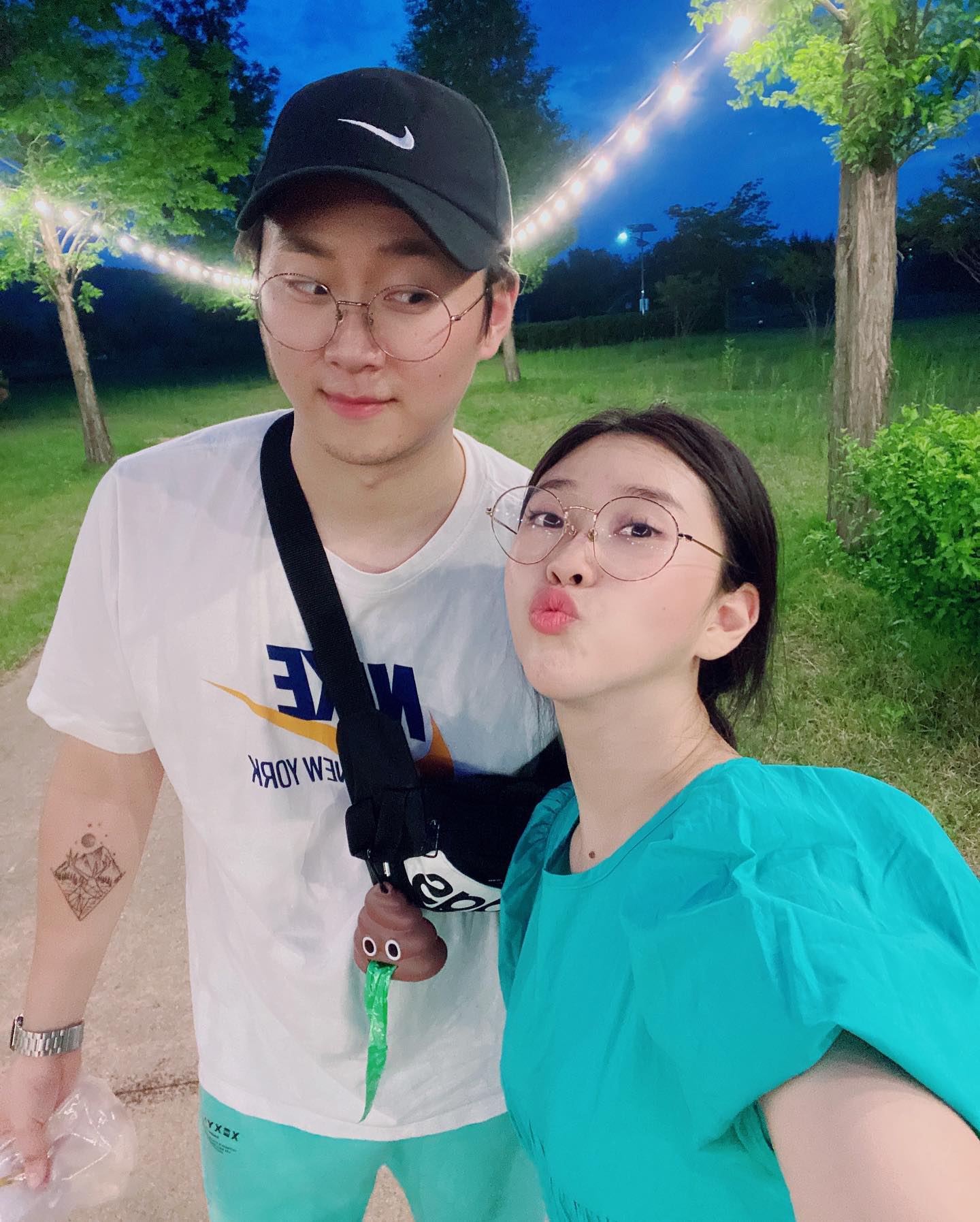 이 사진의 킬링포인트는 똥봉투💩