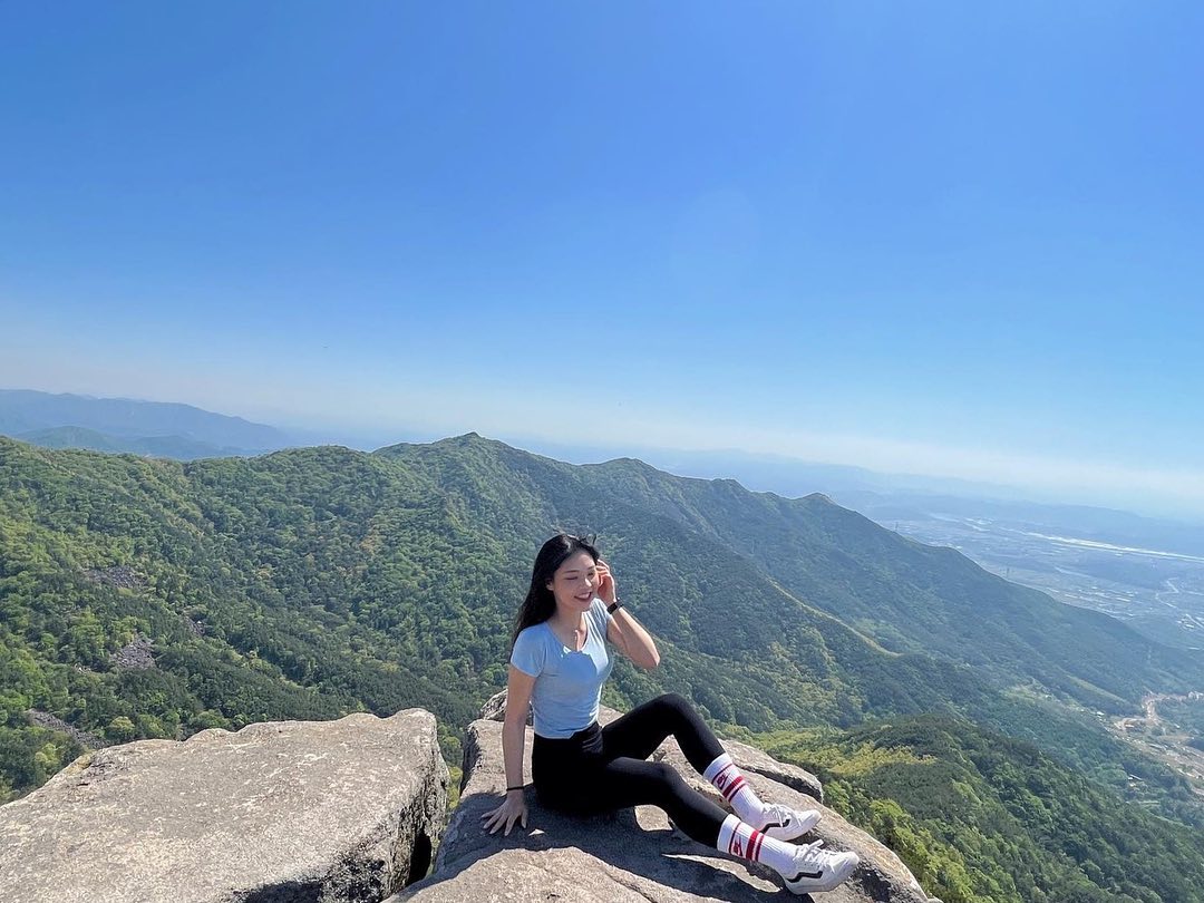 절거운 등산 🏔❤️
다리는 쉬어도 입은 절대 못쉬어 ,,,😖

너무 힘들어도 너무 재밌는걸 오또케!!!
