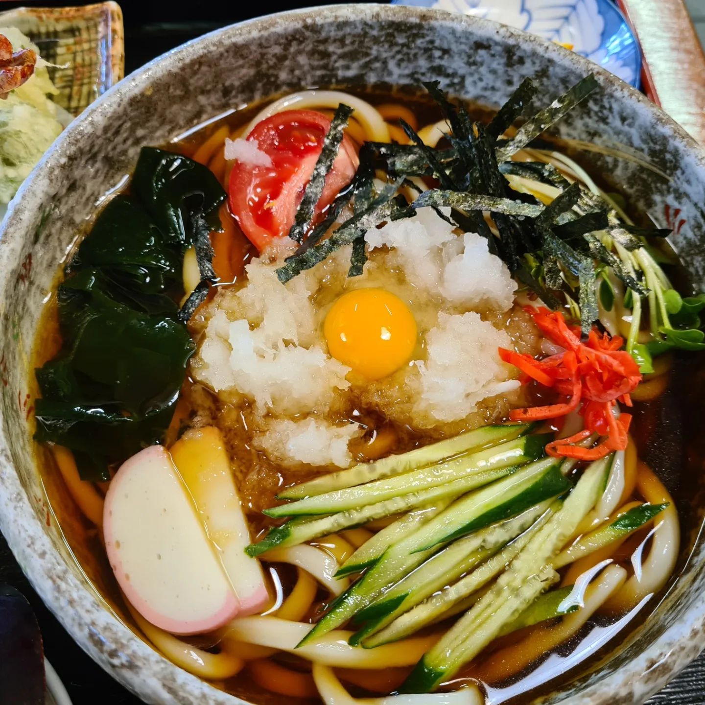 토요하시어 출장왓다가 평점좋은 가게잇어서
왓다ㅋ
더울때 입맛돋우는 우동ㅋㅋ
2번방문ㅋㅋ 
골든위크라 첫번에는 런치가 안되서ㅋ
고로새우오로시우동.
오늘 런치/미소가츠정식
우동은 따뜻한거.차가운거 선택가능하고
우동면이 완전맛나다!!

豊橋に出張に来て評点の良い店なので
ワッダw
暑い時に食欲をそそるうどん。
2回訪問www 
ゴールデンウィークなので初回はランチにならなくてw
コロエビおろしうどん
本日のランチ/笑顔カツ定食
うどんはあたたかいもの。冷たいものを選択可能で
うどん麺がすごくおいしい！！

#豊橋グルメ #大智GO
#일본 #일본생활일기 #일본우동 #日本
#日本旅行 #日本グルメ #일본맛집