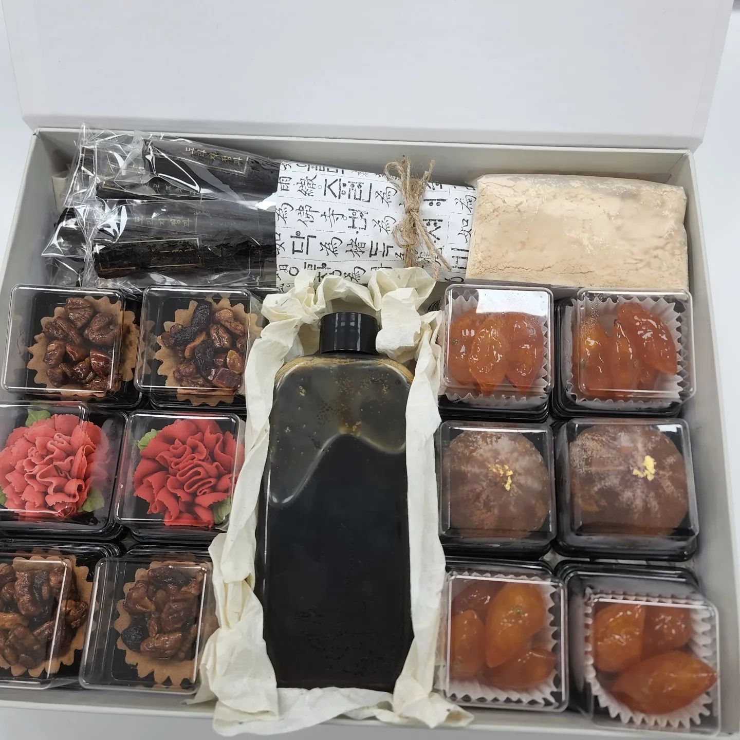 어버이날선물🎁
빵빵하게 준비!
도라지진액 스티커가 도착하지않아 붙이지 못하고 나가버린😭

#양산돌떡#양산백일떡#퓨전떡케이크#양산떡케이크#양산쌀베이킹
#서창쌀베이킹#돌잔치케이크#서창맛집#양산맛집#서창떡케이크
#답례떡#양산쌀디저트#서창쌀디저트#양산퓨전떡#쌀베이킹
#서창쌀디저트#칠순케이크#생일케이크#행사케이크#도라지진액#도라지정과#쁘띠너츠타르트#금귤정과#곶감단지#어린이날선물#5월가정의달선물#어버이날선물#답례#빈스
