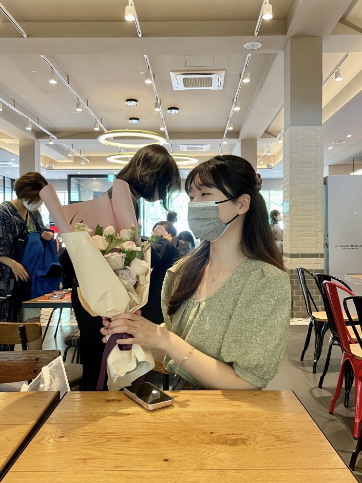 로즈데이 데이트룩 봄 스타일링 ootj 와이드데님, 크롭퍼프블라우스