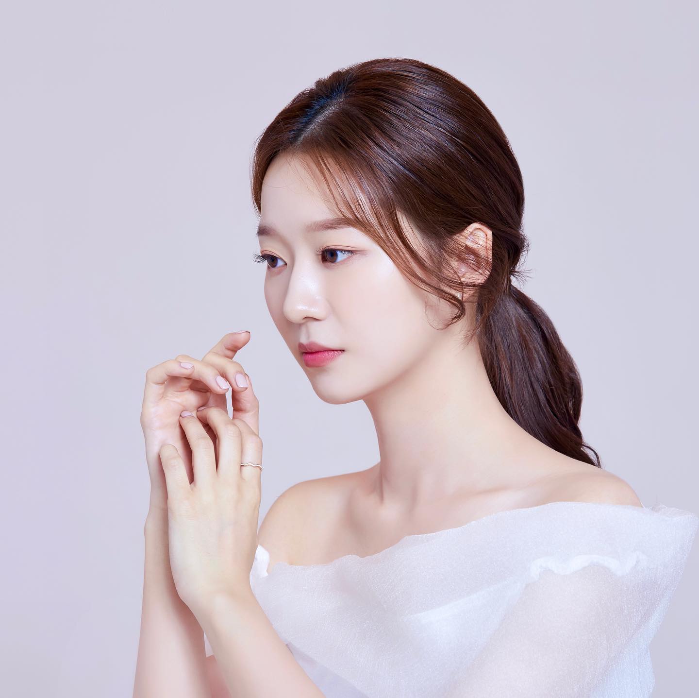 #지금은이렇게안생겼지만
지난해 연말에 미친척하고 찍어놓고 혼자 몰래 구경하던 사진

다시 다이어트 해야지..