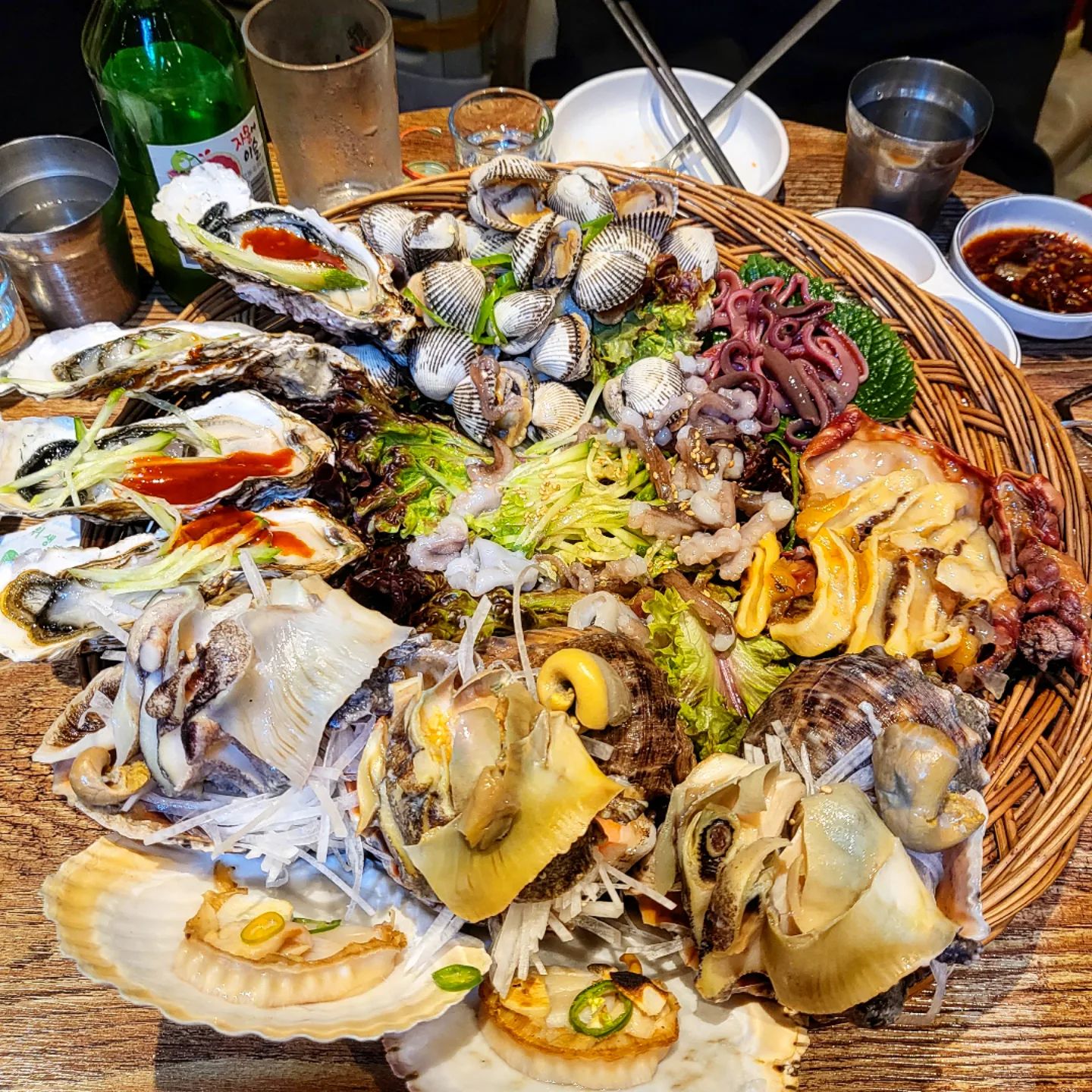 예전에 먹은거지만..! 회사에서 팀회식한 정태네 실비집!
해산물 모듬 시켰는데 살아움직인다🤣

#명동 #회식 #회식장소 #명동맛집 #명동회식 #명동회식장소 #정태네실비집 #해산물 #해산물모듬