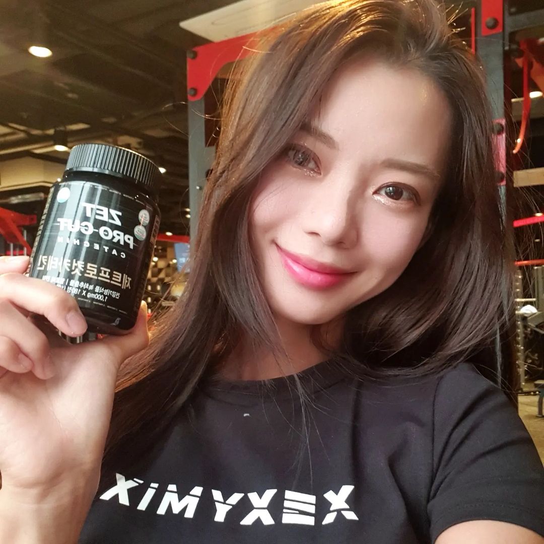 조은지 on Instagram: “#광고 제트리션만의 기술력으로 만든 첨가물이 들지않은 제트프로컷카테킨! 항산화,체지방감소,혈중 콜레스테롤감소까지 도와주기도 하고 알로에전잎의 기능성성분도
