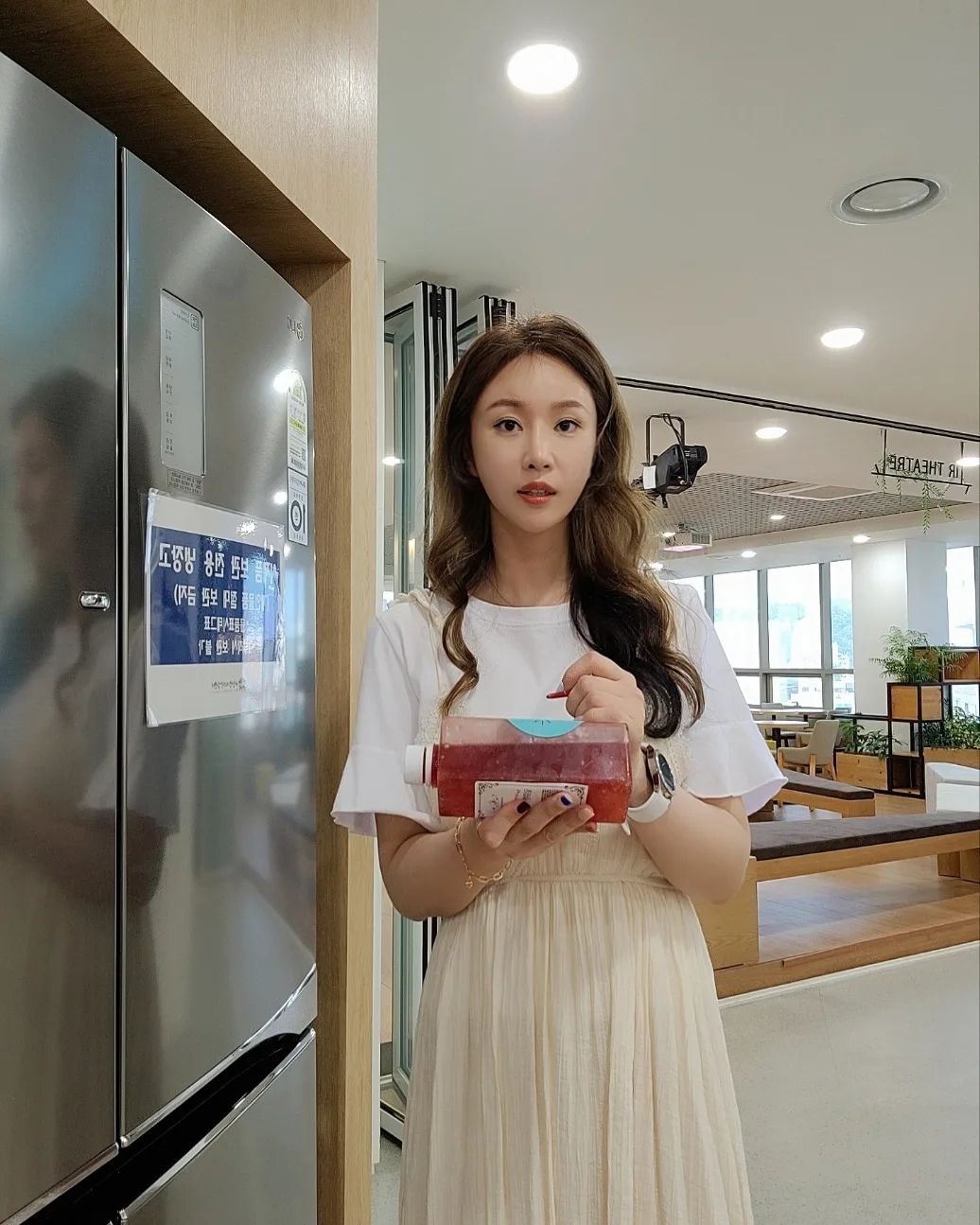 달콤한 하루 딸기🍓🍓
딸기청 맛있게 만들어보겠다며 고군분투 하는 우리 연구원들🧏‍
자가품질검사서를 보며 만족하고 나는 또 이것을 꼼꼼히 체크 ✔✔
납(mg/kg)  0.3이하인 시험 검사기준에서 검사 결과는 0.0이 나왔고 
타르색소는 불검출이 나왔으며
세균수 또한 적합하며 대장균군도 모두 0으로 나와 적합을 받았다~!

하나씩 도전하며 성장해 나가는 내자신이 기특해 💓
주변에서도 도움을 많이 받고 있어 요즘따라 더 행복하다.
내 자신을 위해 사는 것이 아닌 누군가를 위해 산다는 건...
참으로 좋은 일인거 같다능..🤞