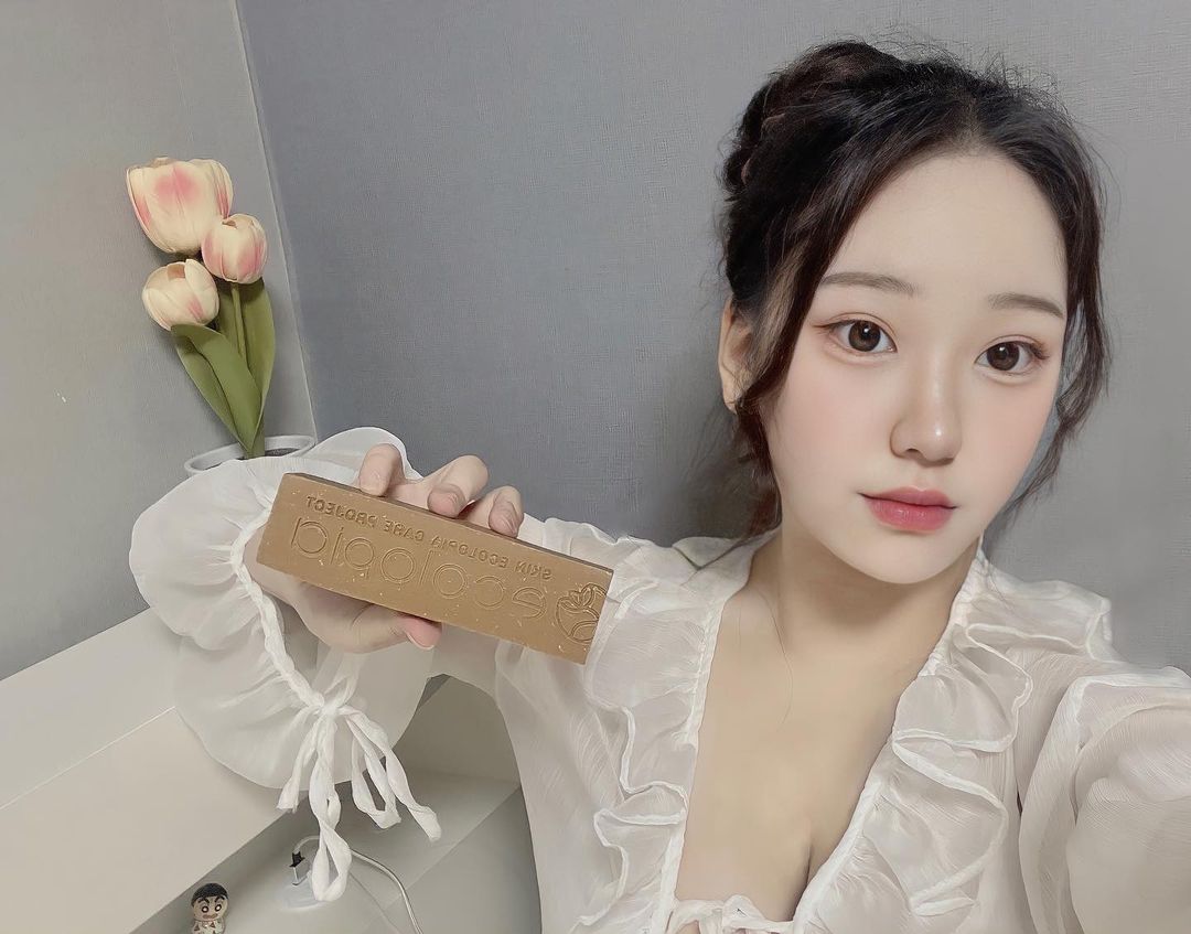 ♡ᩚ on Instagram: “#광고 ✨달고나 광채 비누팩✨ 20년간 연구한 생태학자가 당신의 피부생태계를 복원해드립니다✨ 자연을 연구하는 브랜드 이콜로피아의 달고나 광채 비누팩입니다❤️
