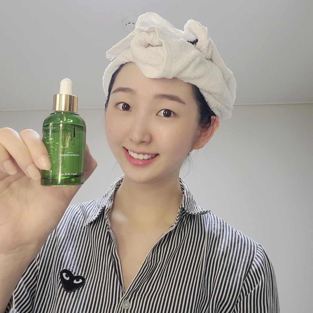 @lovely_gracekang on Instagram: “'스티키마사지'특화된 실리프팅제형 (유튜브에 '스티키 마사지' 를 검색해주세요!), 리프팅에 효과 있는 스티키 마사지! 최고의 동안 효과, 해외에서 리프팅 원료
