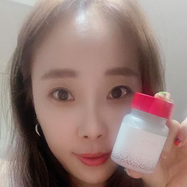 ᴍɪɴ ᴋʏᴜɴɢ on Instagram: "[ 광고, 협찬 ] 이제 이너뷰티가 필요한 계절이에요🌈 야외에서 마스크도 벗는 만큼 관리해야죠 🤝 🌿퓨레미 는 , 노폐물 및 수분 배출, 원활한 배변활동등을 통