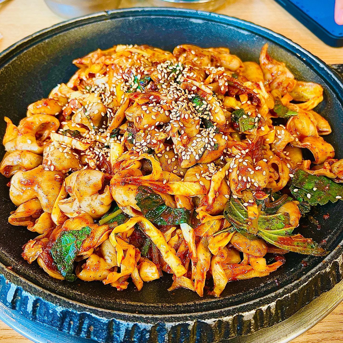 🍽구리 보배곱창 🍽

오늘 방문한 곳은 구리시장의 명물! 25년 전통 구리 보배곱창입니다☺️

보배곱창은 잡내가 없고, 곱창이 질기지 않아서 맛있어요~~ 특히 상추쌈에 싸먹으면 훨씬 맛있어요!!

마무리로 볶음밥까지!! 여기 볶음밥은 신기하게 깍두기를 넣어주는데 요게 아주 별미 입니다 ~~최고최고😁😁 배터지게 먹었습니다 ㅎㅎ

📍위치

구리 보배곱창

📍메뉴

야채곱창 11000

#먹스타그램 #먹팔 #먹스타맞팔 #먹팔맞팔 #먹팔하면맞팔 #먹팔소통 #먹팔해요 #맞팔 #맞팔선팔환영 #좋아요 #좋아요반사 #먹부림 #구리 #곱창 #곱창맛집 #곱창볶음 #야채곱창 #