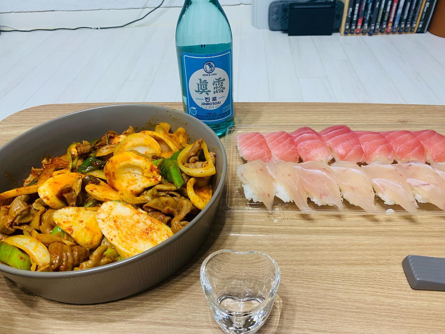 오늘도 여지없이

#술스타그램#야식스타그램