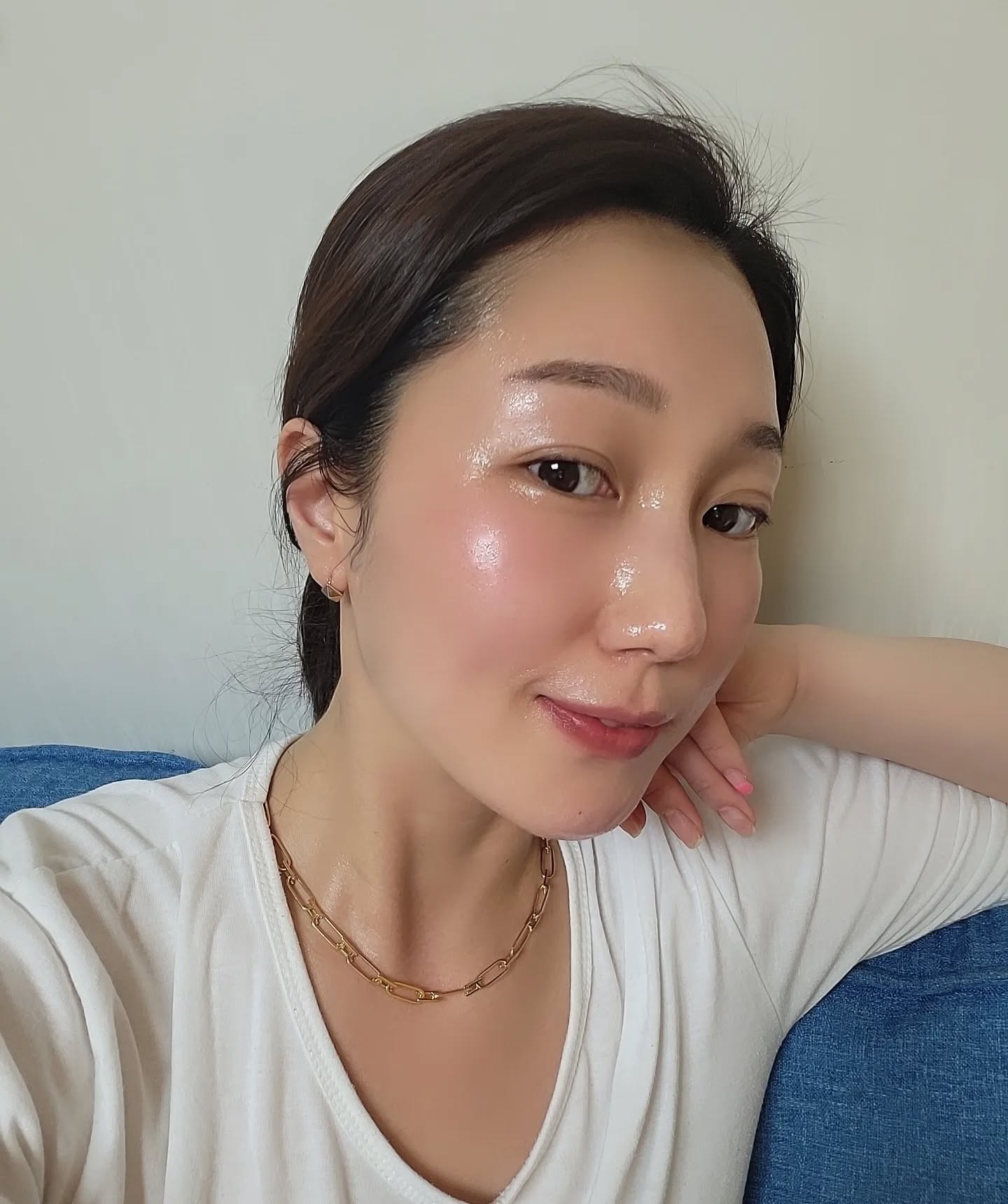 .
잘밤에 피부광 모냐구~😍👍😘
반짝이는속광 보이시나요? 
레디언솜100했어욤💯
마스크 벗어도 자신있는피부
마스크속 피부관리 하루빨리하쟈구요‼️

#인셀덤
#역시인생화장품
#레디언솜100
#마스크벗고다니는날코앞
#홈케어화장품
#홈케어전문