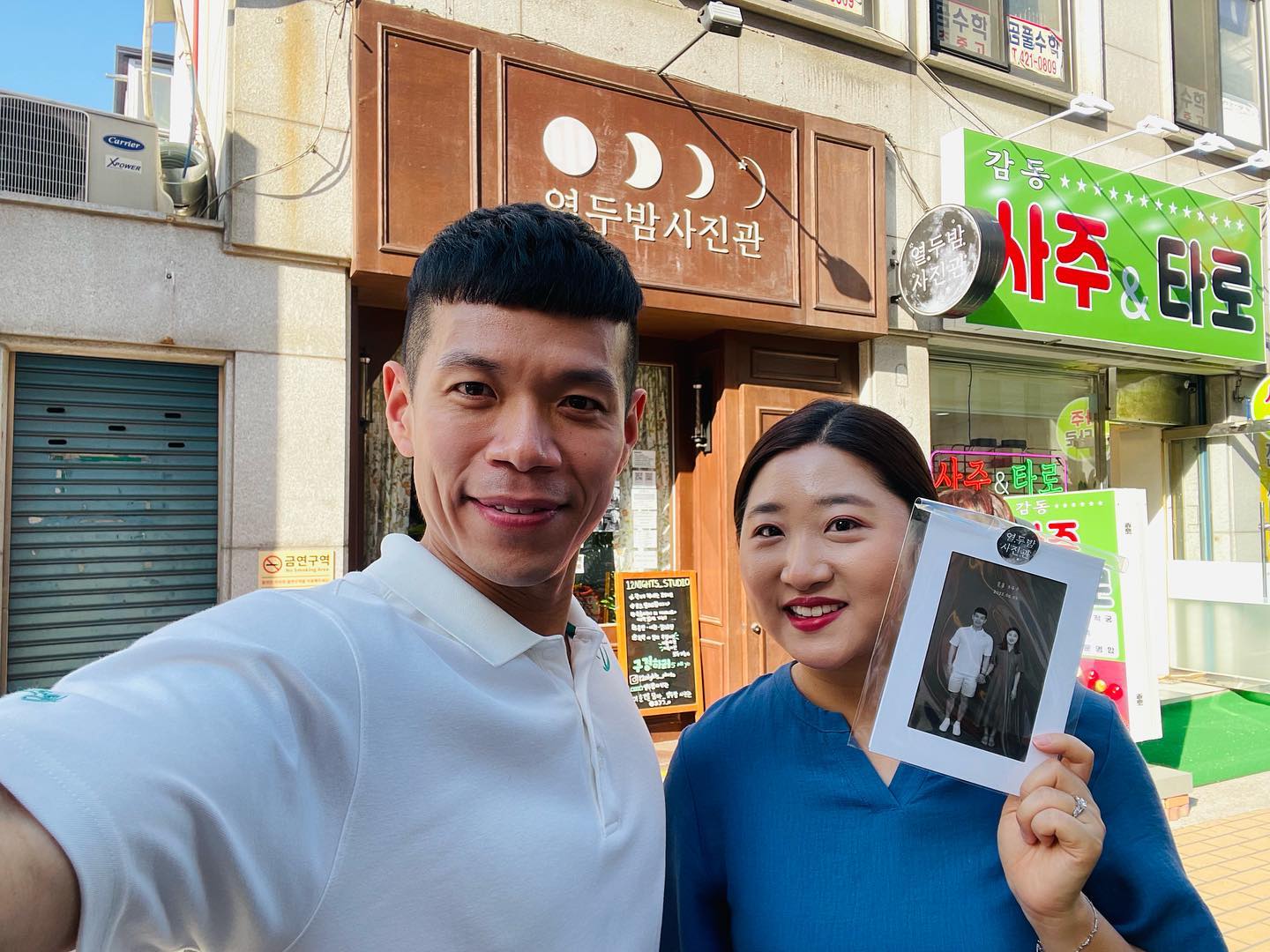 올해도 어김없이 #열두밤사진관
결기 5주년에 #흑백사진 찍고 송리단길 데이트 하는 중🥰
맛난거 먹고 또 먹으러 가려구요~~
맛집은 나중에 올릴 수 있을까요? 🥹
사전투표하니 공휴일이 여유롭네요~
.
다들 행복한 하루 되세요 ❤️
.
.
#서울흑백사진#송리단길맛집#송리단길데이트#결기기념#결기5주년 #아직신혼 #아마도 #그럴껄 #🫶