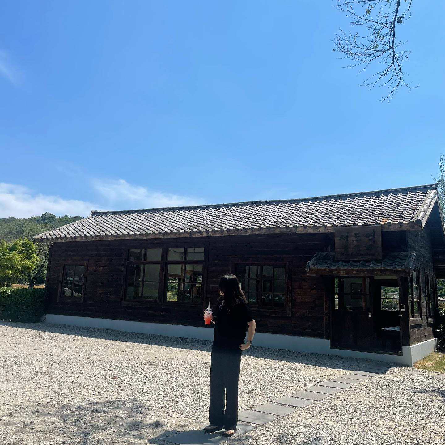 오랜만에 돌아왔습니다 ..! 저는 잘 지내고 있어요 .! 되도록이면 1주일에 한번씩 오고 싶은데 그게 마음대로 안되네요 ㅜㅜ
초 여름이 다가오는데 잘 지내시나요.!