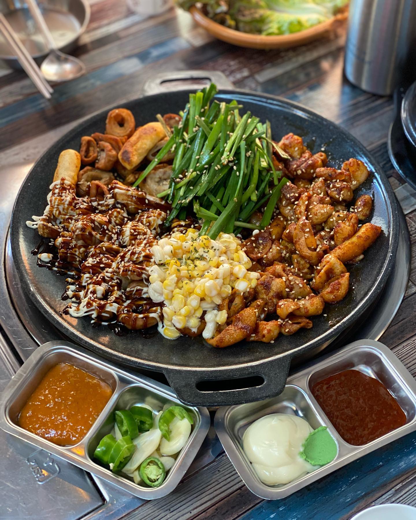 #두빛먹스타 #두빛_석촌 #광고 #두빛_광고 

📍곱분이곱창 송파중앙점

#직화곱창 12000원
#직화막창 소금/데리야끼 13000원

유튜버 입짧은햇님추천 맛집 #곱분이곱창 햇님이 직접 모델까지 했으니 믿고 먹을 수 있다ㅎㅎ

곱창이랑 막창에서 잡내도 안나고 양념과 소스도 다양하고 넘 맛있었다😋 직화구이라서 불맛까지 더해져서 더 맛있달까?!

데리야끼막창은 달콤하고, 양념곱창은 매콤해서 메뉴 조합도 잘 맞고 맵단맵단으로 너무 맛있게 먹고 왔다!

자세한 후기와 더 많은 사진은 블로그에٩꒰｡•◡•｡꒱۶