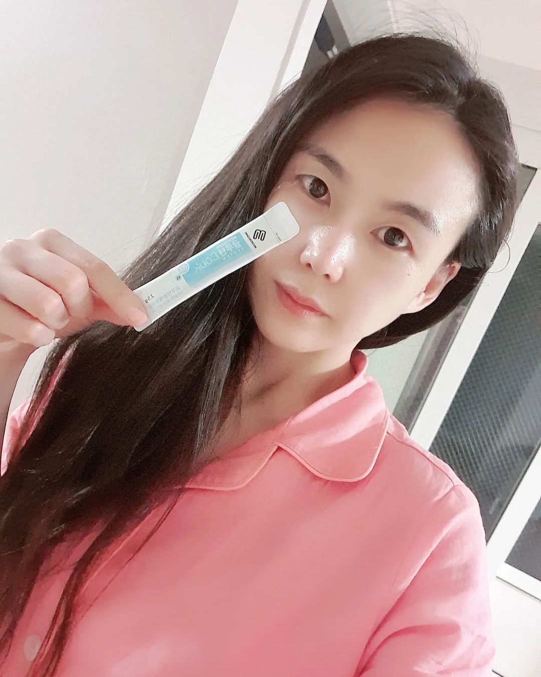 모델 럽썬❤(LIM Seonha) on Instagram: “#광고 빵떡면 밀가루러버 잇템 밀가루 음식에 뿌려먹거나 넣어 반죽시 글루텐 분해에 향균 및 항바이러스 효능 5종혼합유산균과 소화효소 생성균주 함유!