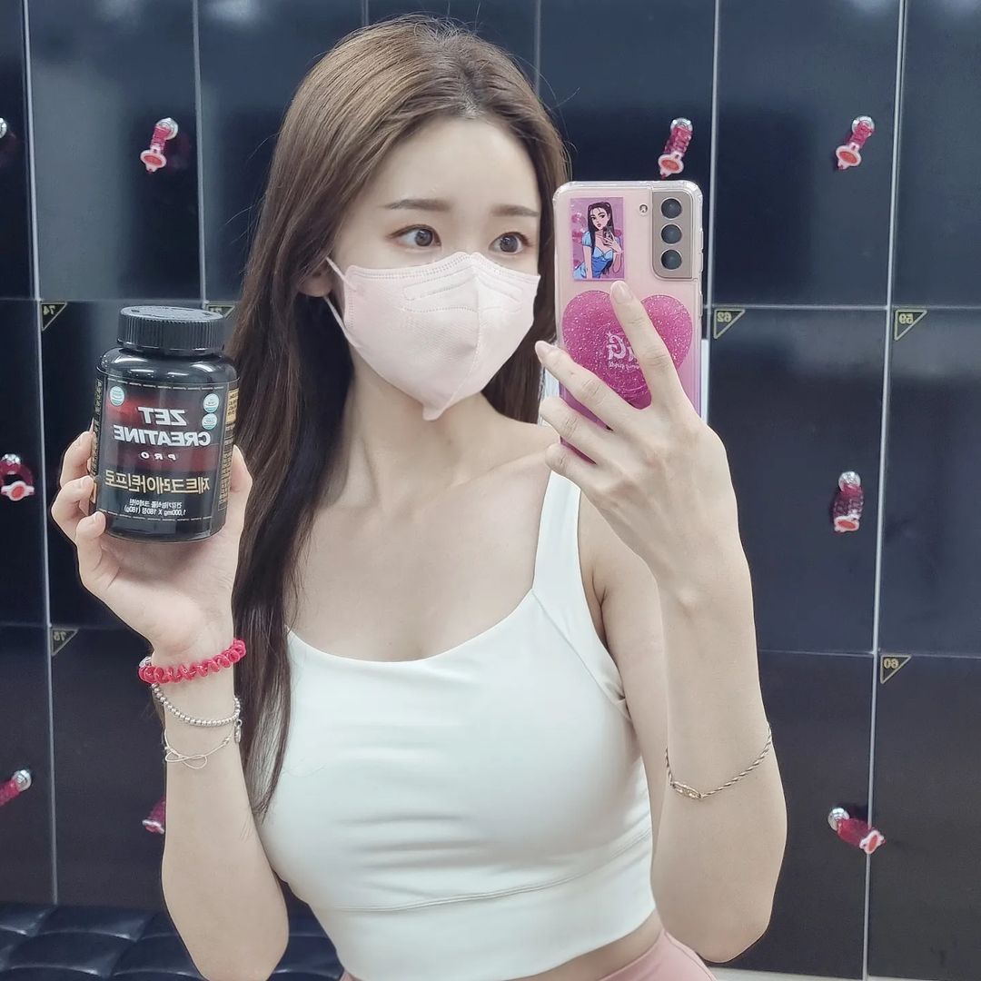 𝗬𝗘𝗝𝗜 예지 💖 on Instagram: “#광고 운동 전에 에너지 보충제 챙겨먹으면서 열심히 운동중이에요❗️ 헬스 자체가 루틴이 되어버리고 나니까 보충제 욕심이 조금씩 생기더라구요💪