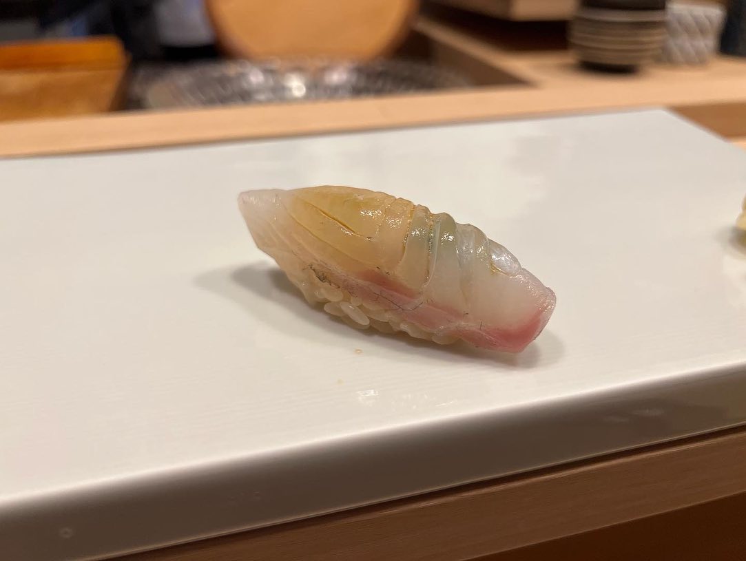 엔토츠야 런치 재오픈👋🏻

가고싶다🥹 
벤자리랑 백다시마 올라간 아지보우즈시 왕창 먹고싶다..

#인스타그램 #데일리 #스시오마카세 #런치오마카세 #엔토츠야