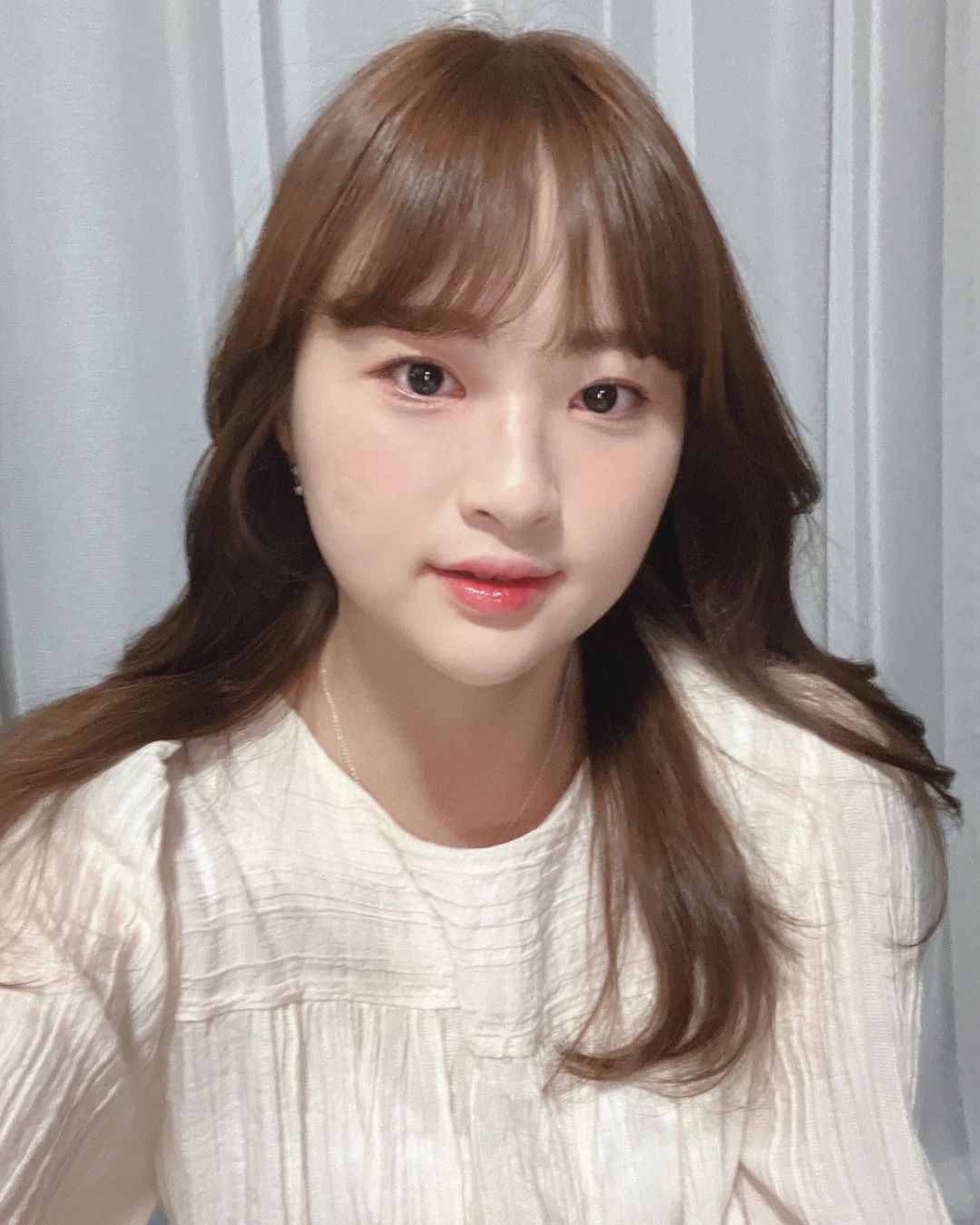 라미🌼 on Instagram: “#광고 지만 찐후기❣️ 2년전쯤에 눈썹문신 덤탱이쓰고 완전다신안해야지했는데 ㅠㅜㅜ 모양 예쁘게 잡아준 @luvom_beautylab 원장님 감사합니다 ㅠㅠㅎㅎ 진짜 모양도 너