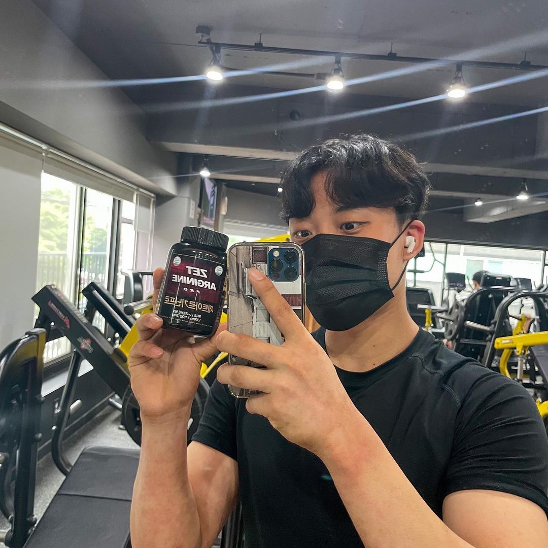 김성민 on Instagram: “2022.06.15 #오운완 #협찬 오늘은 @kun6man_co에서 아르기닌을 협찬을 받아 섭취 후 등 운동 진행했습니다 ‼️ 알약으로 되어있어서 운동할 때 편하게 들고 다니
