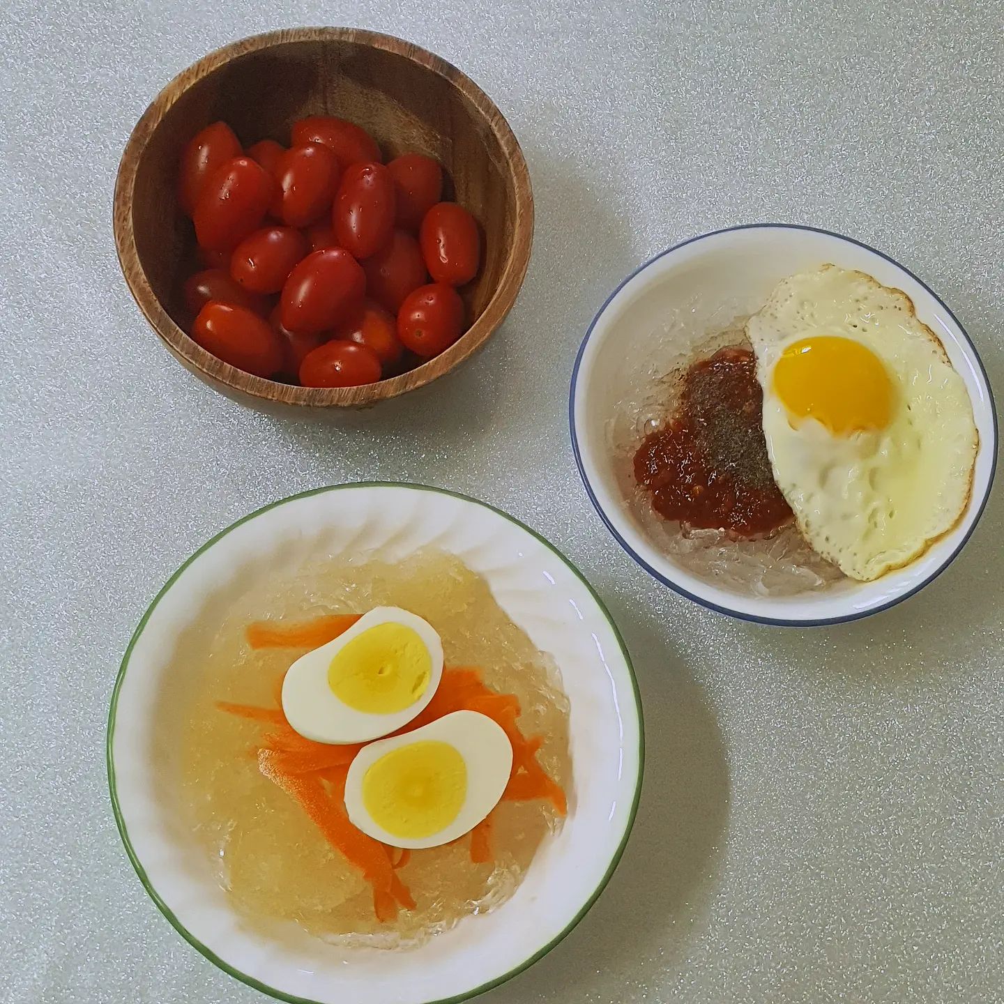 여름 최애조합: 천사채 냉면+비빔국수
매우면 방토 한 알🍅