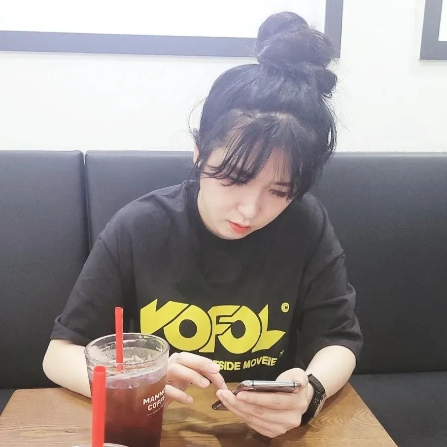 @isky0514 on Instagram: “#똥똥똥똥똥 💩 . . . . . . 여름이닷~!!!! . . . . . .…”