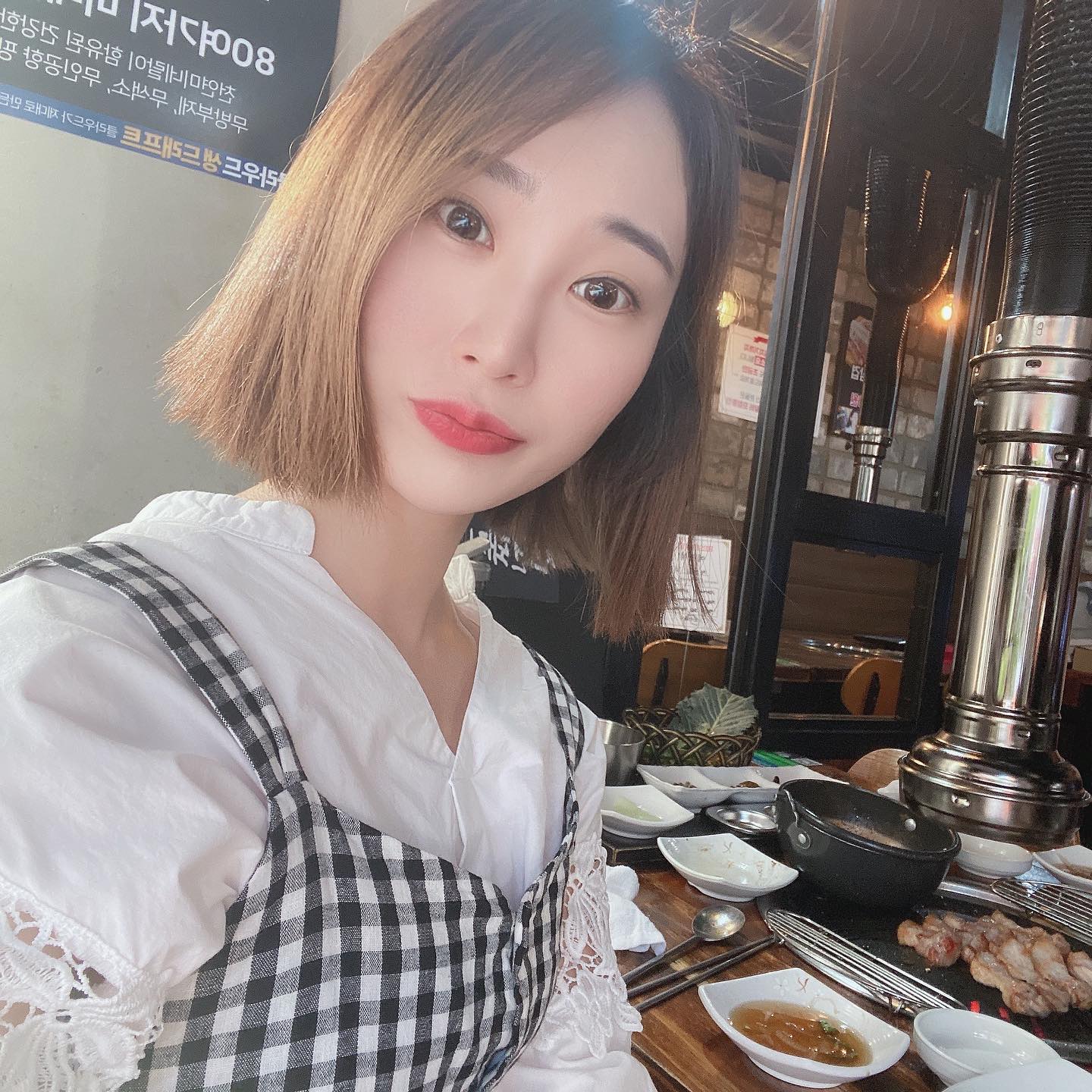 #협찬
초벌구이 후에 참숲으로 강원도산 청정삼겹살을 직접 구워주는 #잠실새내맛집 #신천돼지
조미료 없이도 잡내도 안나고, 육즙 가득
고기에 곁들어 먹는 명란젓과 구워먹는 묵은지 백김치까지 너무 맛있어🐷
(콜키지프리도 가능하대요)
#잠실새내역맛집 #잠실새내고깃집 #잠실새내역고깃집 #잠실삼겹살 #잠실고기집 #잠실새내술집 #잠실새내데이트 #잠실새내역데이트 #잠실새내회식 #잠실새내고기집 #잠실새내역고기집