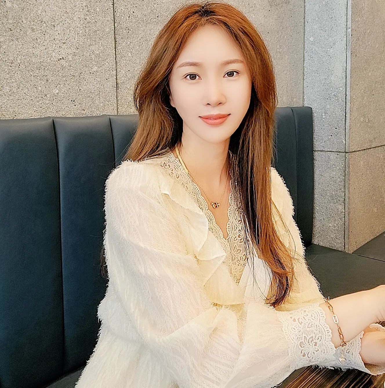 🍋자몽청 제조해보려고 고군분투 중인데
우리집 주변에서 찾을 수가 없더라고요. 🤫
얼마전 왕궁다원에 갔을때 자몽도 먹고 망고도 먹었는데 아이디어가 급 생각나서 연구개발중입니다.🧪🧪

레드자몽은 즙이 풍부하고 맛은 신맛과 단맛 쓴맛의 조화를 잘 이뤄서 입맛을 돋궈주게 만들려고 노력중! 

✔️ 자몽청 레시피
자몽 50% 백설탕 30% 자일로스 10% 자몽베이스🧃 5% 스테비아 🍃 5% 

#찐행복 #진짜행복 
#망고 #자몽청 #연구개발 #F&B #식품제조