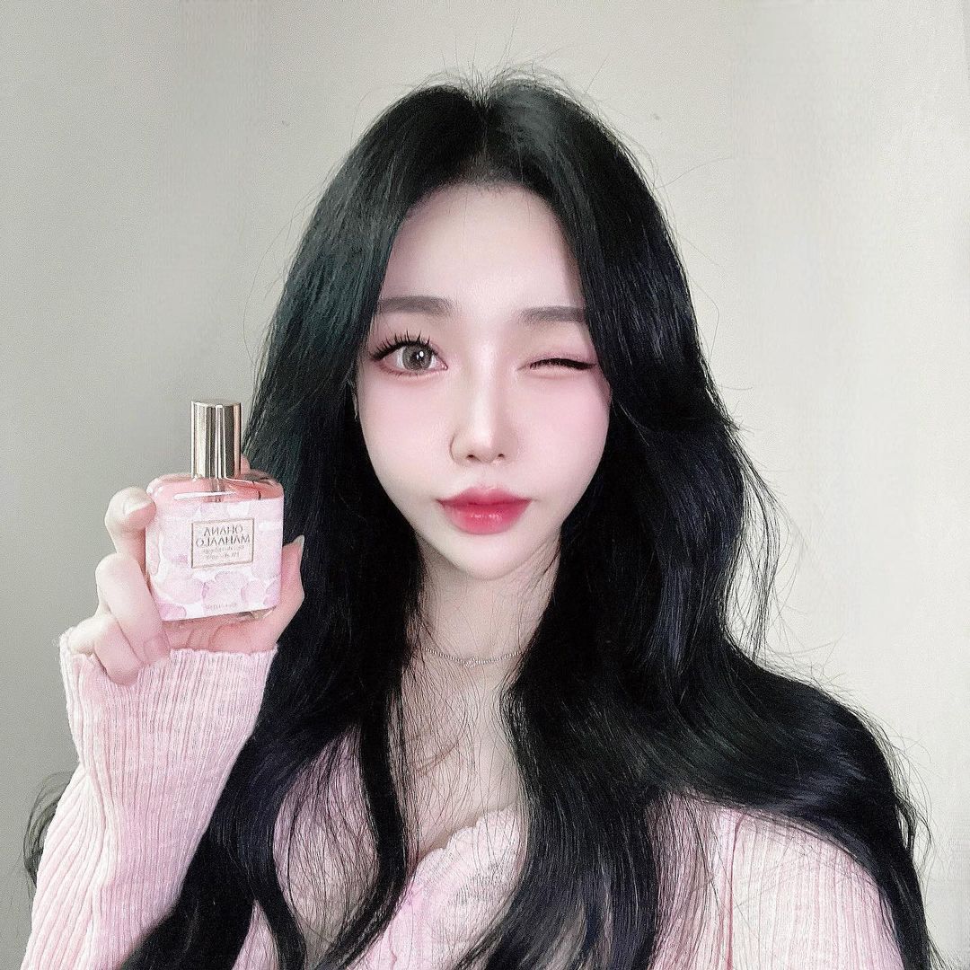 새 롬 on Instagram: “#협찬 ⠀ ⌜오하나마하로⌟ 피카케아우리 오드코롱 향수🌸 ⠀ 썸을 부르는 은은하고 향기로운 프루티 플로럴 계열 향수 ⠀ ⤹ 향기 𝖢𝗁𝖾𝖼𝗄 ✓ 𝖳𝗈𝗉 : 𝖫𝖾