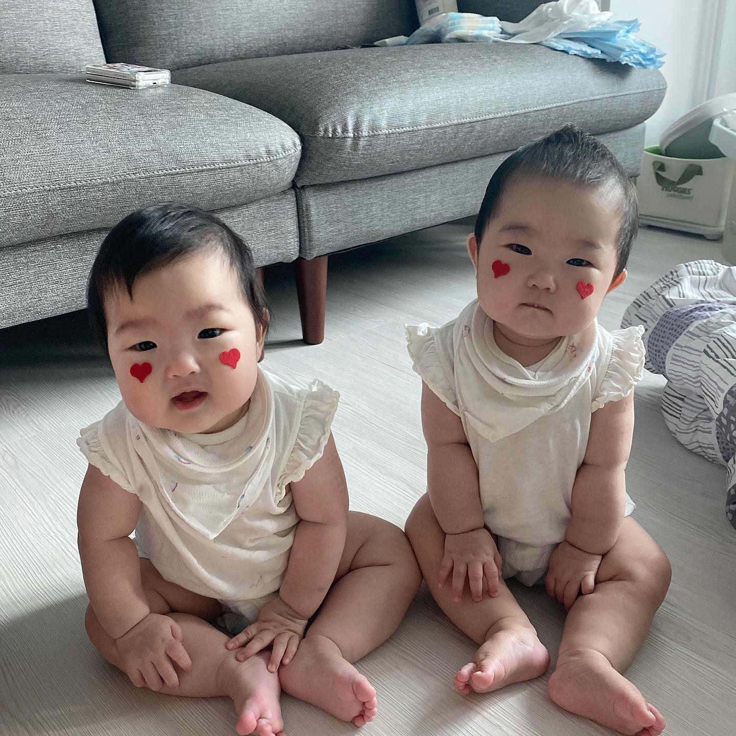 ｂｏｍｓｏｍ _

둥이들 많이 컸죵..?!🥹💛
스스로 앉을 수 있는 개월 수가
되었어요, 시간아~ 빨리가지마..